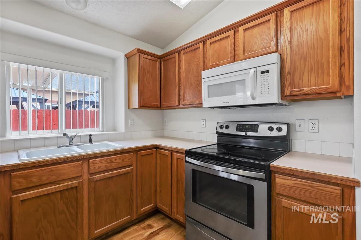 3413 Saraset Cir, Caldwell, Idaho 83605, 3 Bedrooms, 2 Bathrooms, Residential For Sale, Price $329,900,MLS 98973051