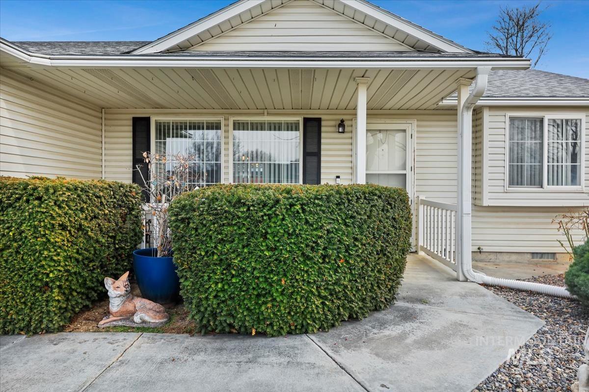 3413 Saraset Cir, Caldwell, Idaho 83605, 3 Bedrooms, 2 Bathrooms, Residential For Sale, Price $329,900,MLS 98973051