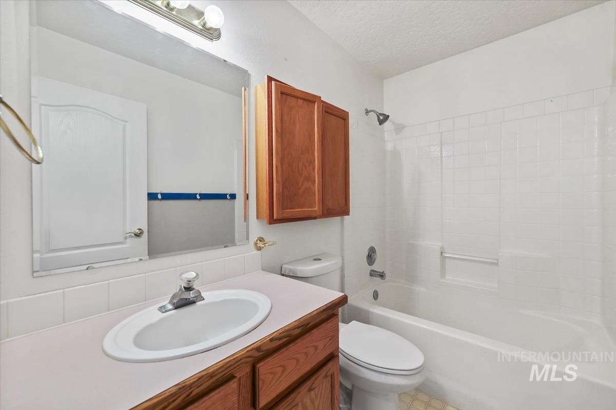 3413 Saraset Cir, Caldwell, Idaho 83605, 3 Bedrooms, 2 Bathrooms, Residential For Sale, Price $329,900,MLS 98973051