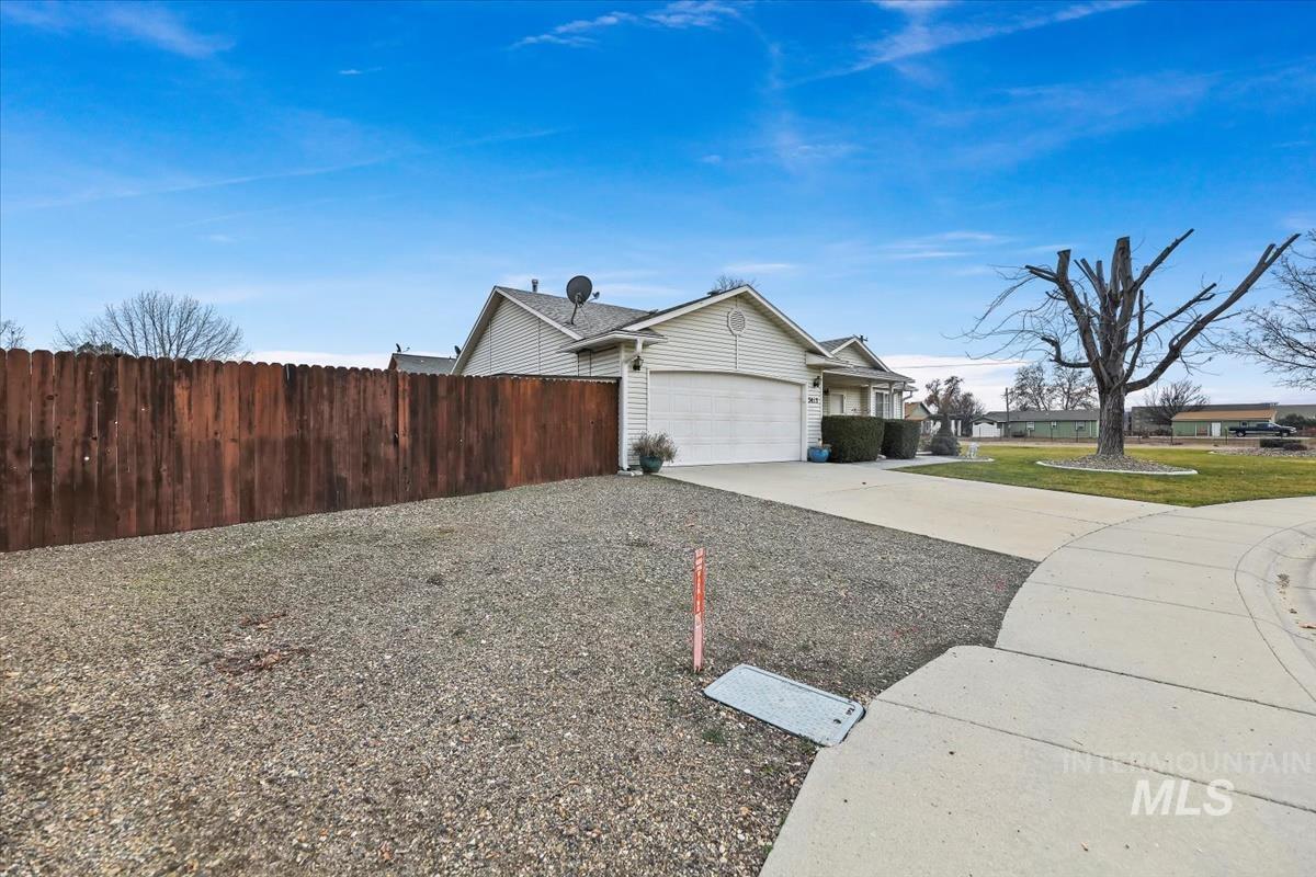 3413 Saraset Cir, Caldwell, Idaho 83605, 3 Bedrooms, 2 Bathrooms, Residential For Sale, Price $329,900,MLS 98973051