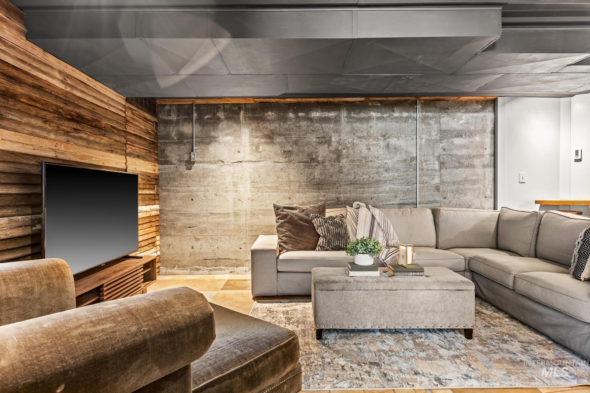 3203 N Treasure Dr, Boise, Idaho 83703, 5 Bedrooms, 2 Bathrooms, Residential For Sale, Price $725,000,MLS 98973052