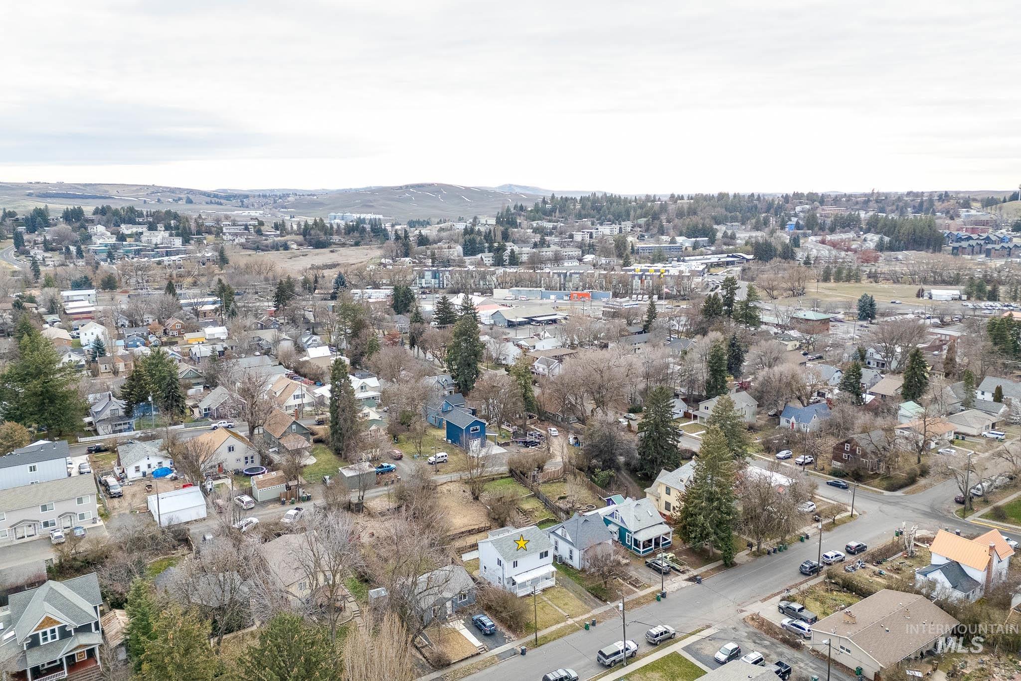 421 E 8th, Moscow, Idaho 83843, 3 Bedrooms, 2 Bathrooms, Residential For Sale, Price $329,000,MLS 98973055