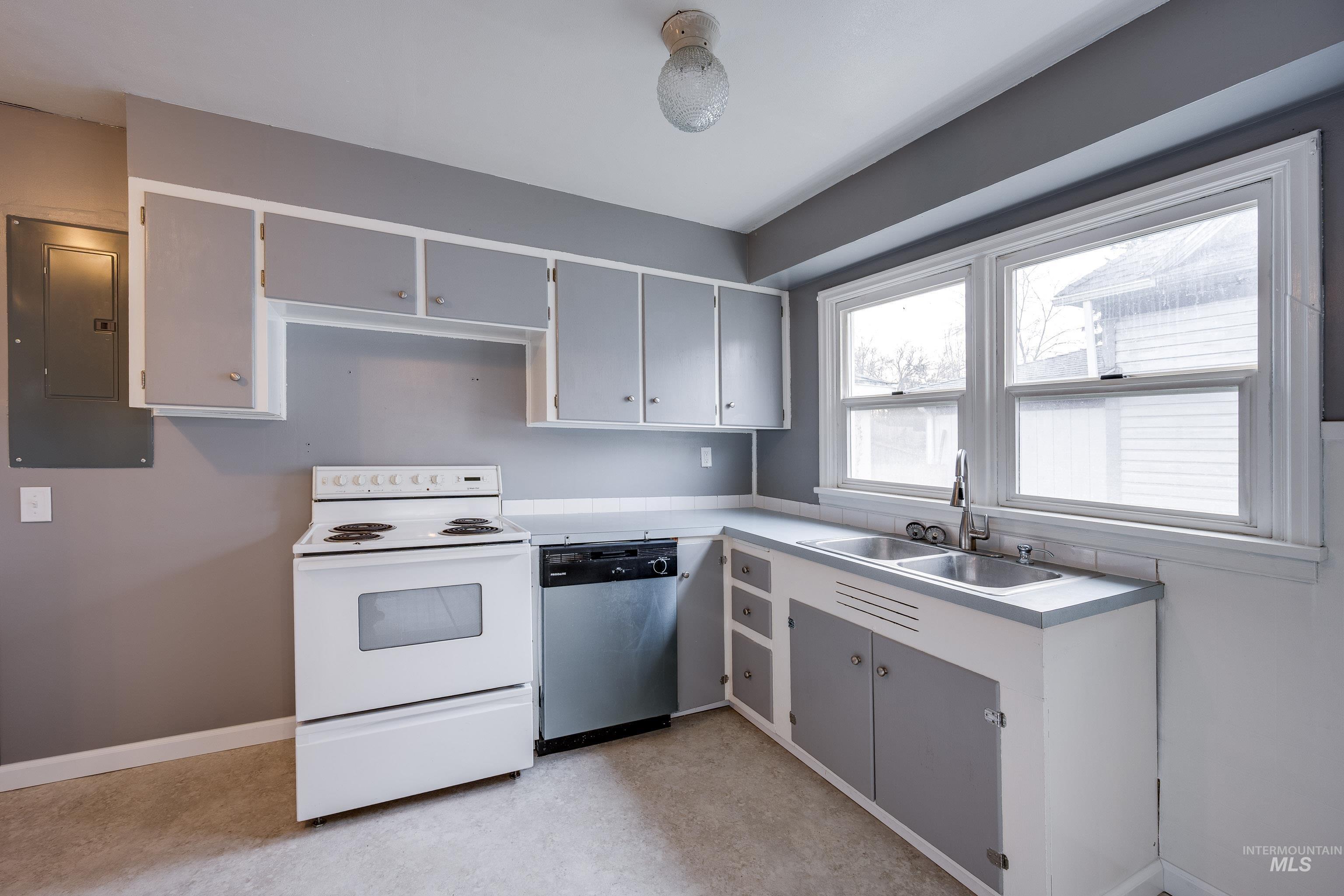 421 E 8th, Moscow, Idaho 83843, 3 Bedrooms, 2 Bathrooms, Residential For Sale, Price $329,000,MLS 98973055