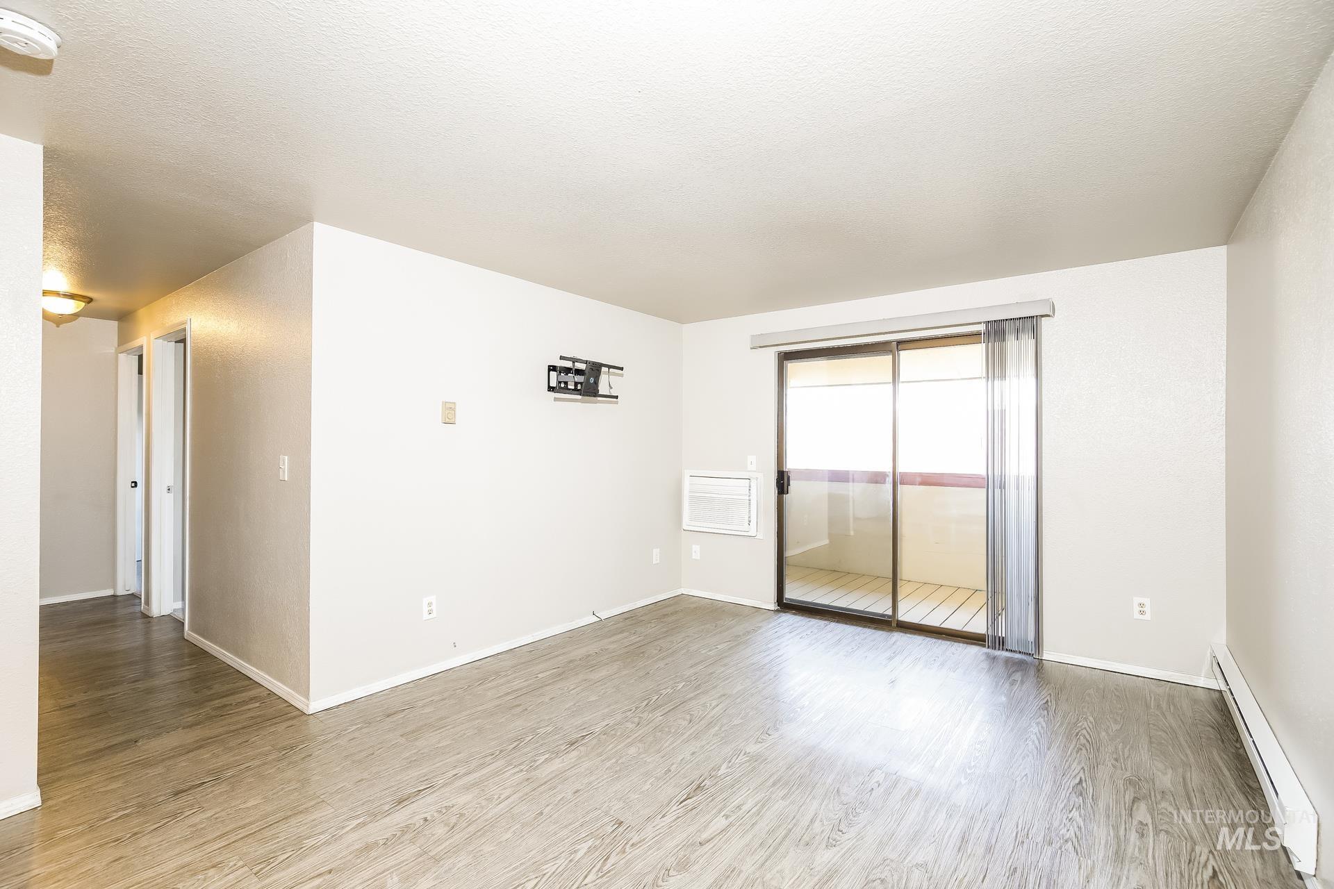 6833 W Colehaven, Boise, Idaho 83704, 2 Bedrooms, 1 Bathroom, Residential For Sale, Price $237,000,MLS 98973056