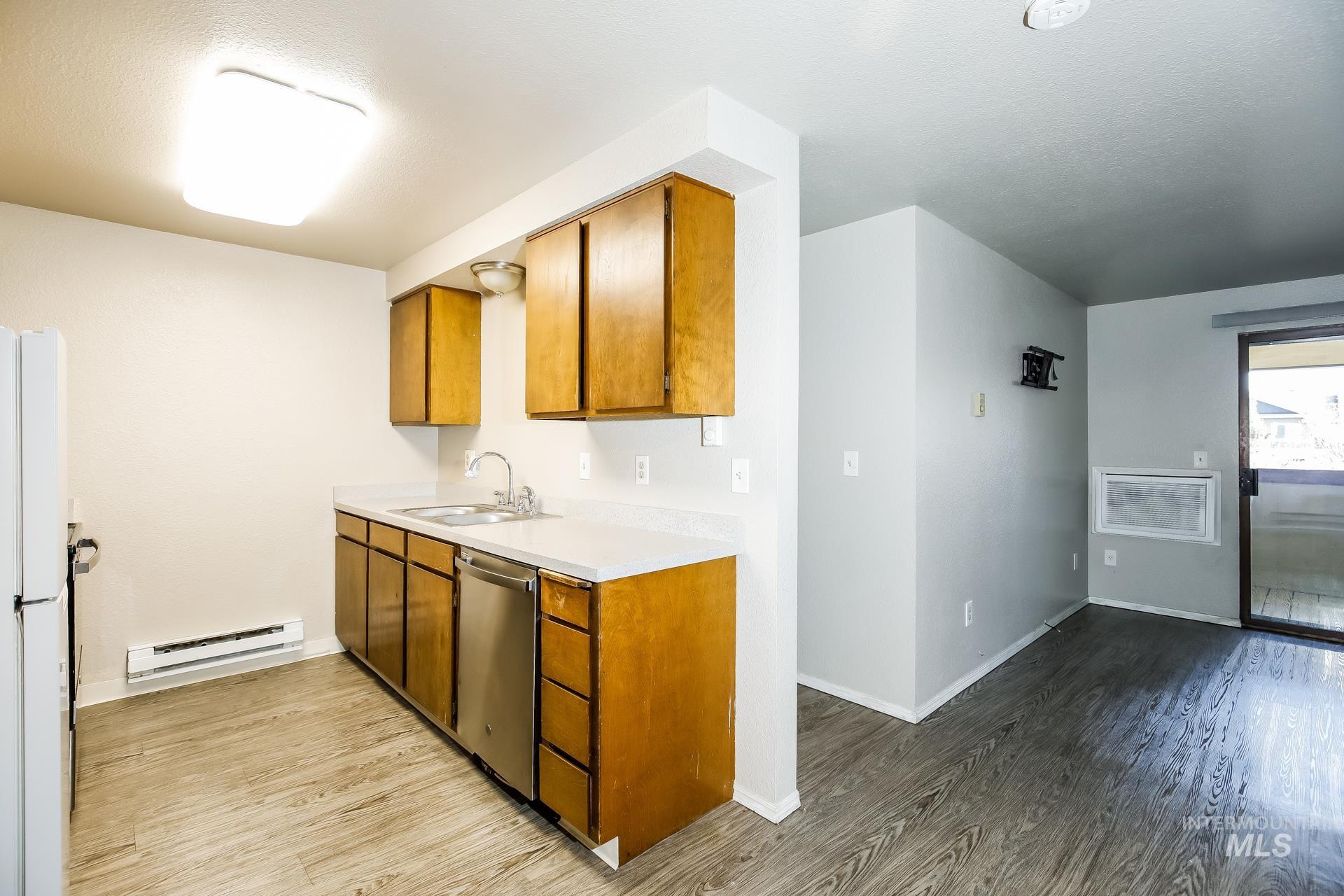 6833 W Colehaven, Boise, Idaho 83704, 2 Bedrooms, 1 Bathroom, Residential For Sale, Price $237,000,MLS 98973056