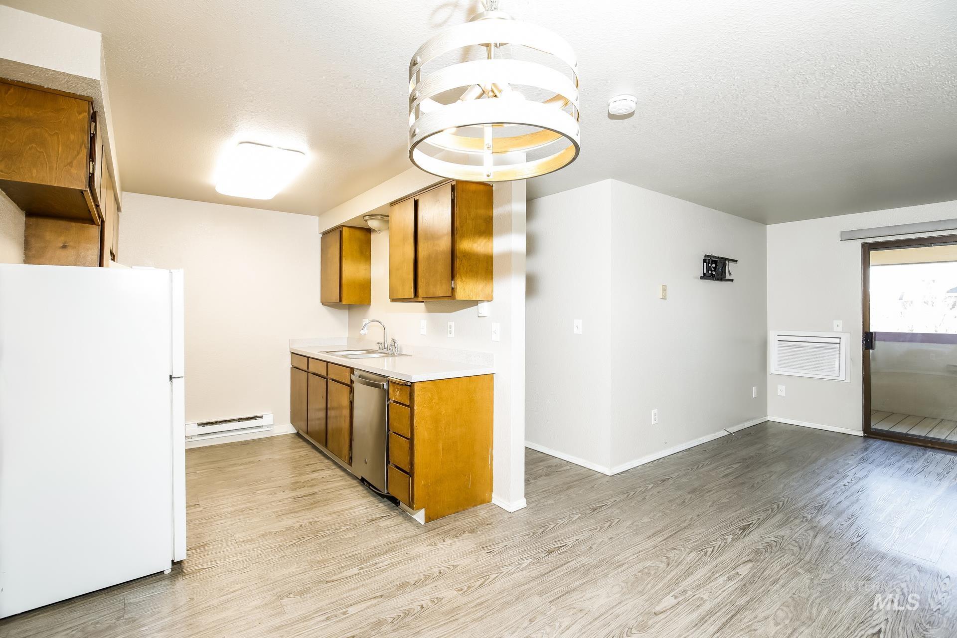 6833 W Colehaven, Boise, Idaho 83704, 2 Bedrooms, 1 Bathroom, Residential For Sale, Price $237,000,MLS 98973056