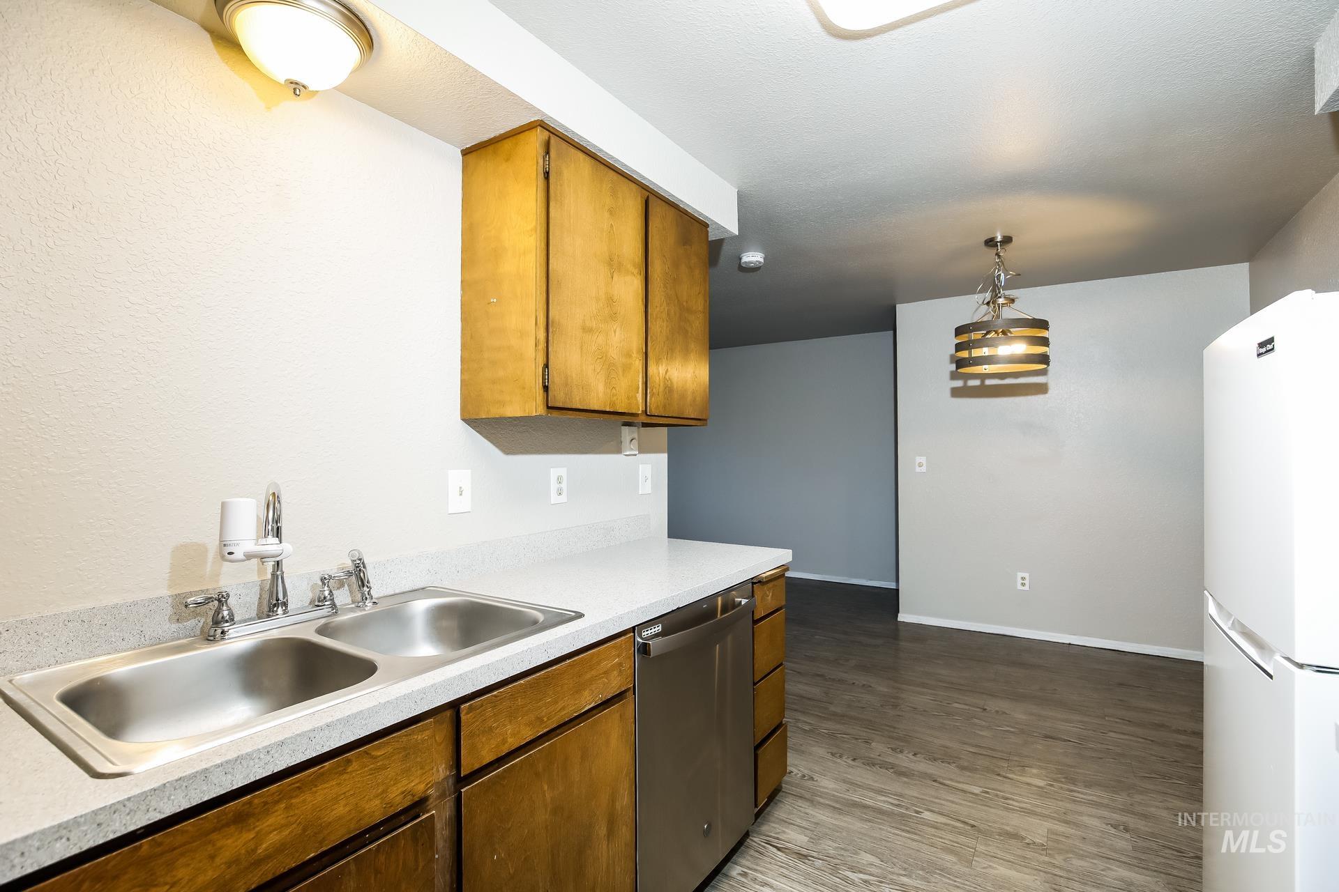 6833 W Colehaven, Boise, Idaho 83704, 2 Bedrooms, 1 Bathroom, Residential For Sale, Price $237,000,MLS 98973056