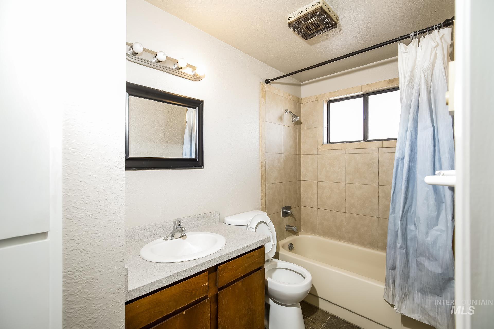 6833 W Colehaven, Boise, Idaho 83704, 2 Bedrooms, 1 Bathroom, Residential For Sale, Price $237,000,MLS 98973056