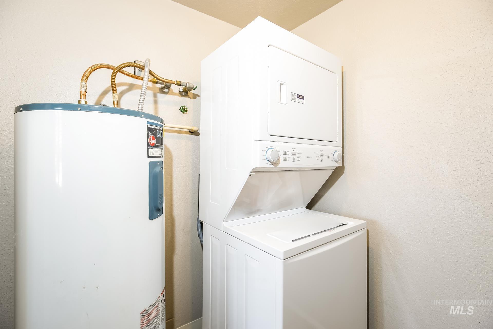 6833 W Colehaven, Boise, Idaho 83704, 2 Bedrooms, 1 Bathroom, Residential For Sale, Price $237,000,MLS 98973056