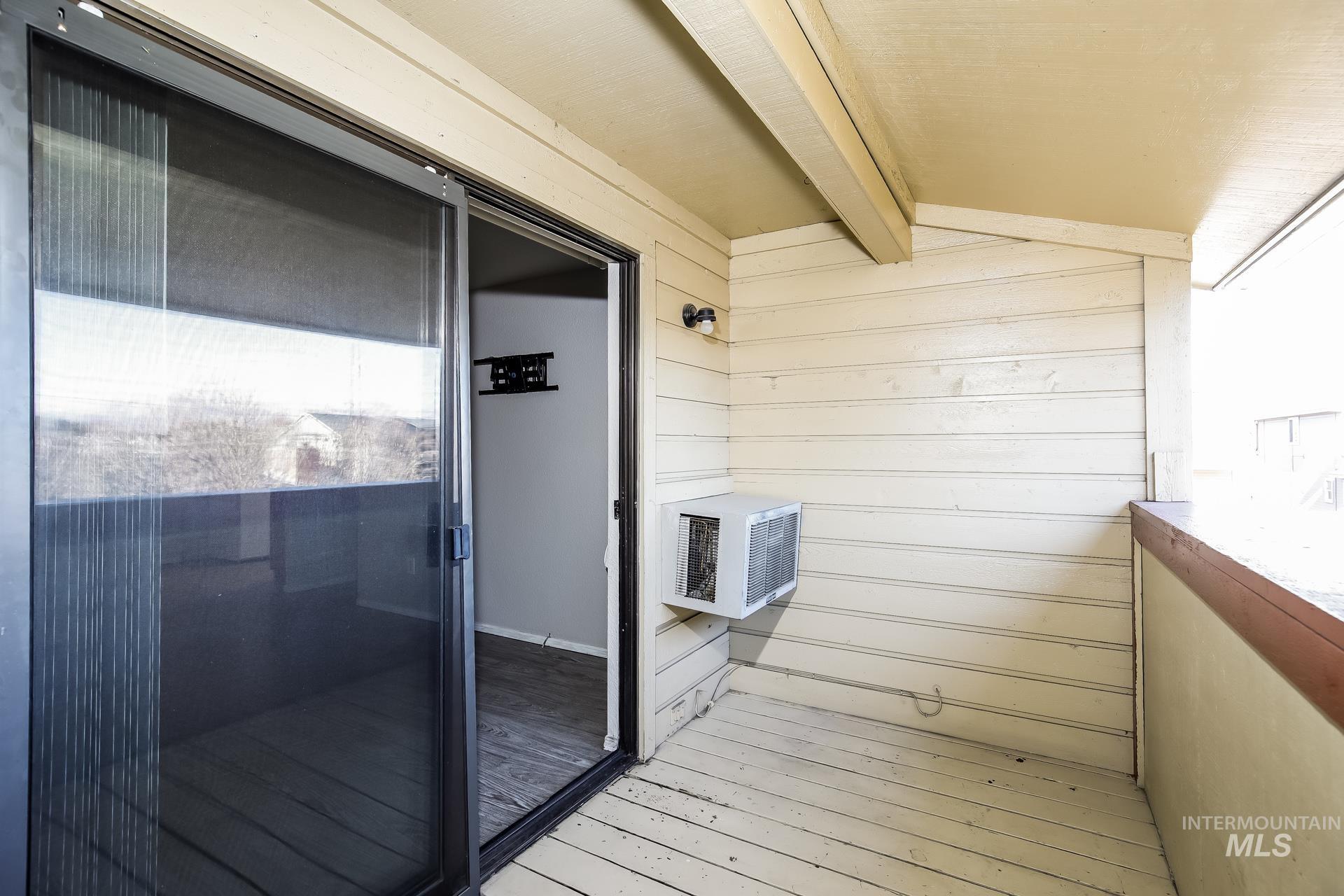 6833 W Colehaven, Boise, Idaho 83704, 2 Bedrooms, 1 Bathroom, Residential For Sale, Price $237,000,MLS 98973056