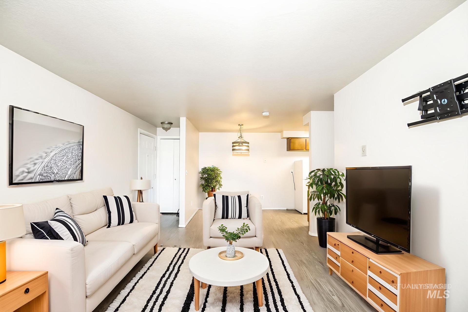 6833 W Colehaven, Boise, Idaho 83704, 2 Bedrooms, 1 Bathroom, Residential For Sale, Price $237,000,MLS 98973056