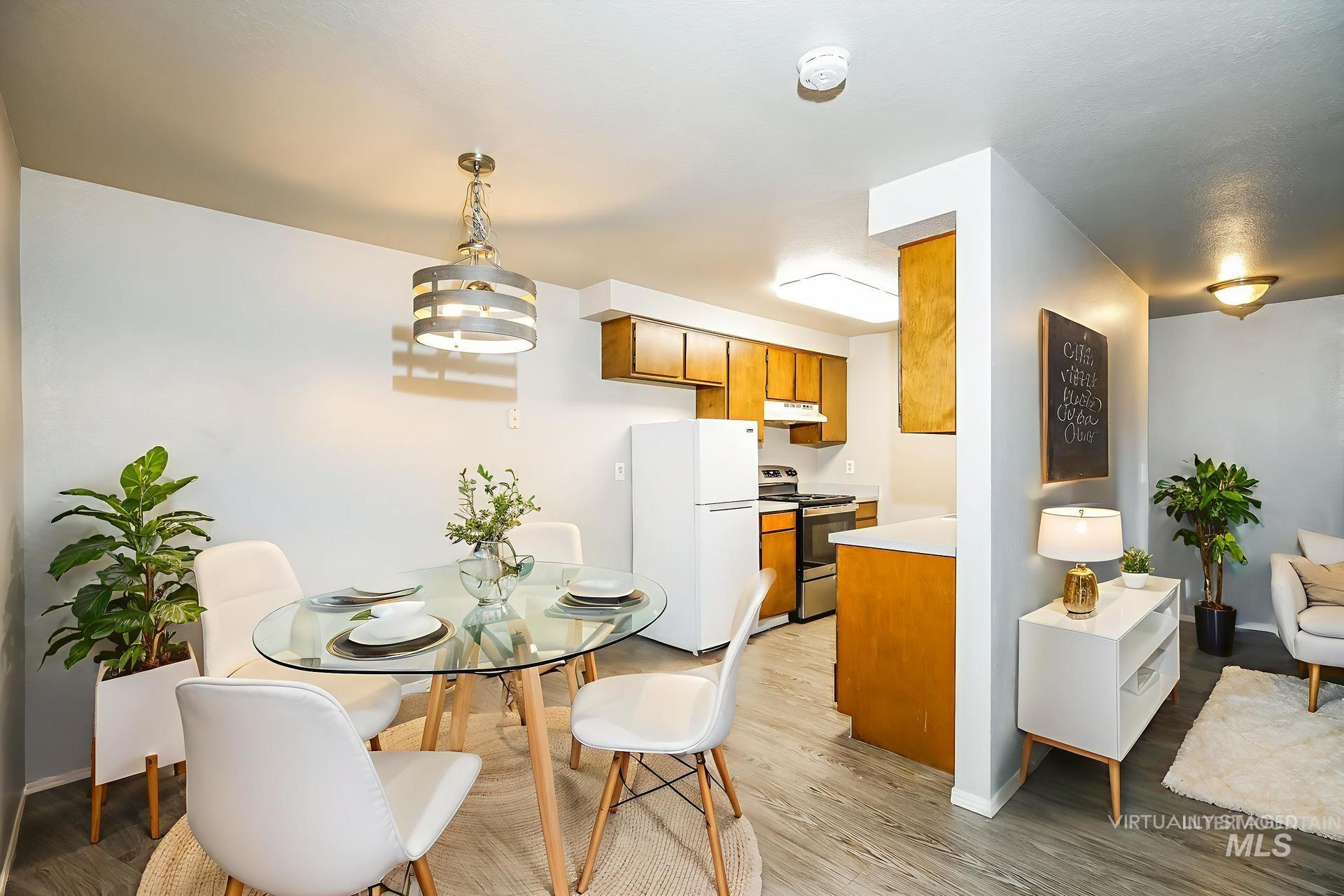 6833 W Colehaven, Boise, Idaho 83704, 2 Bedrooms, 1 Bathroom, Residential For Sale, Price $237,000,MLS 98973056