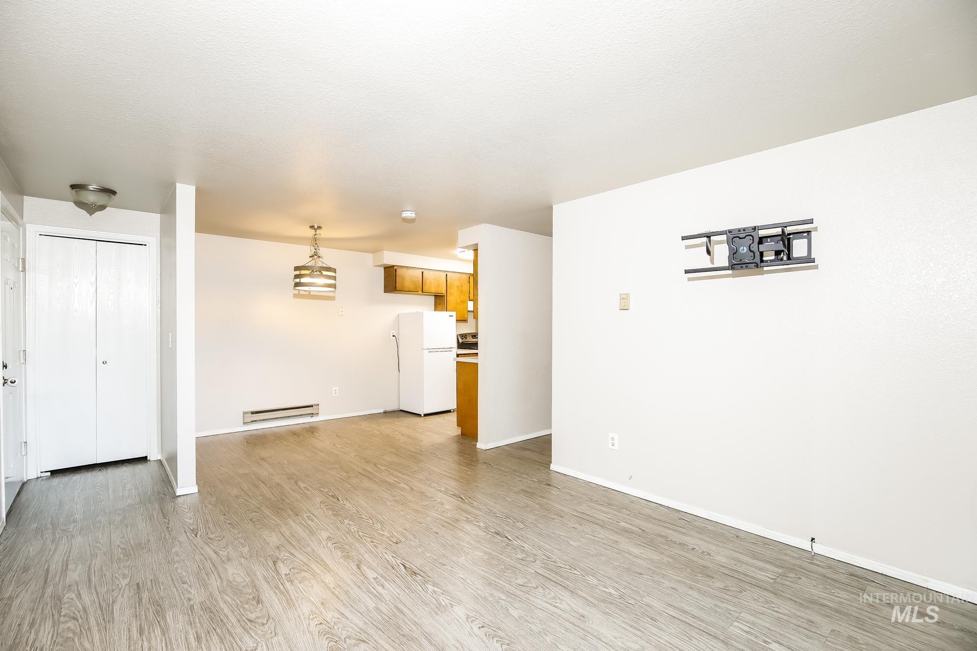 6833 W Colehaven, Boise, Idaho 83704, 2 Bedrooms, 1 Bathroom, Residential For Sale, Price $237,000,MLS 98973056