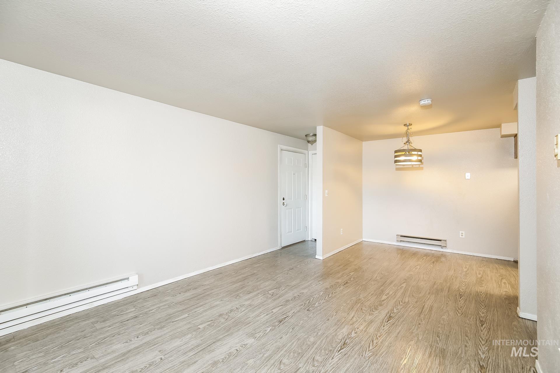 6833 W Colehaven, Boise, Idaho 83704, 2 Bedrooms, 1 Bathroom, Residential For Sale, Price $237,000,MLS 98973056