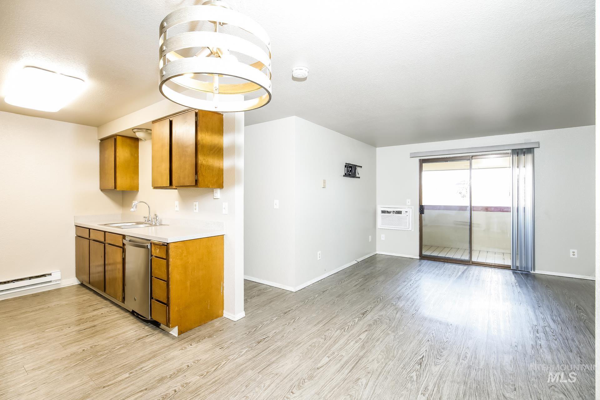 6833 W Colehaven, Boise, Idaho 83704, 2 Bedrooms, 1 Bathroom, Residential For Sale, Price $237,000,MLS 98973056