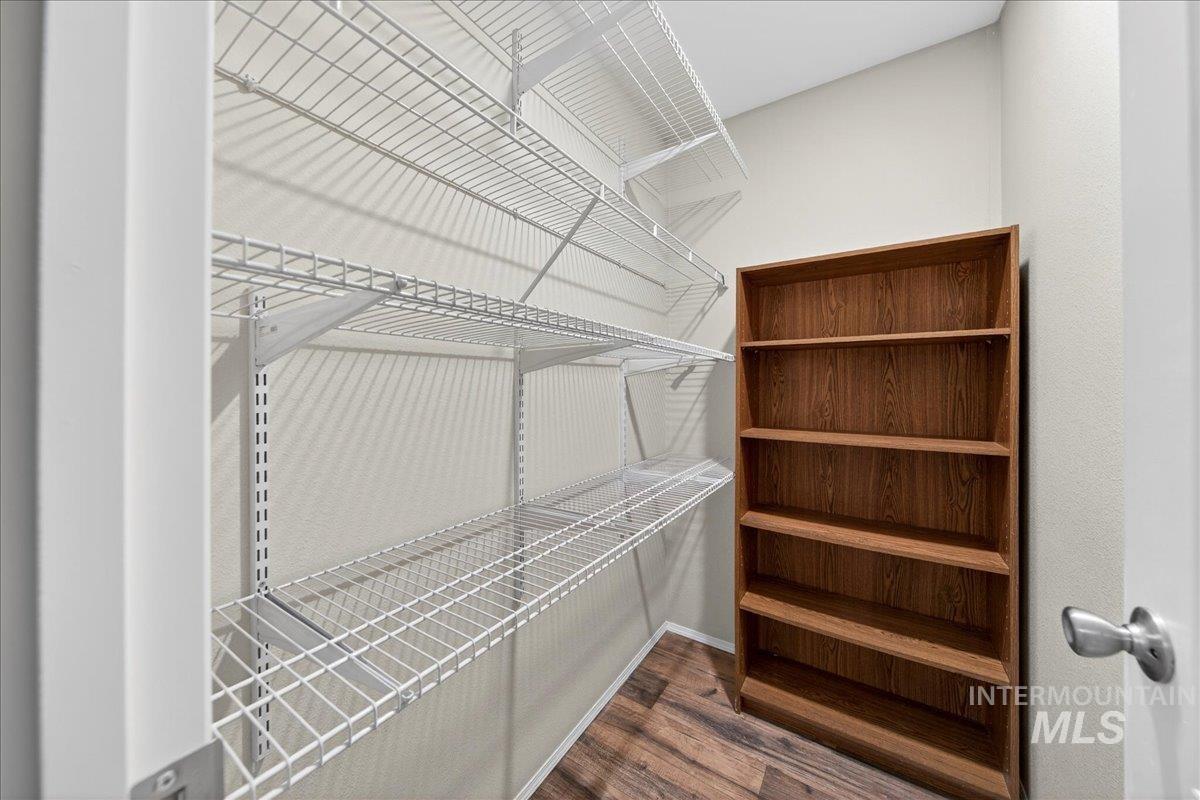 5692 N Confederate Lane, Boise, Idaho 83714, 3 Bedrooms, 2 Bathrooms, Residential For Sale, Price $195,000,MLS 98973059