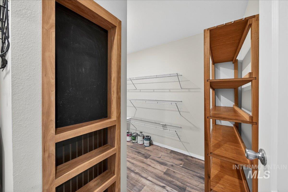 5692 N Confederate Lane, Boise, Idaho 83714, 3 Bedrooms, 2 Bathrooms, Residential For Sale, Price $195,000,MLS 98973059