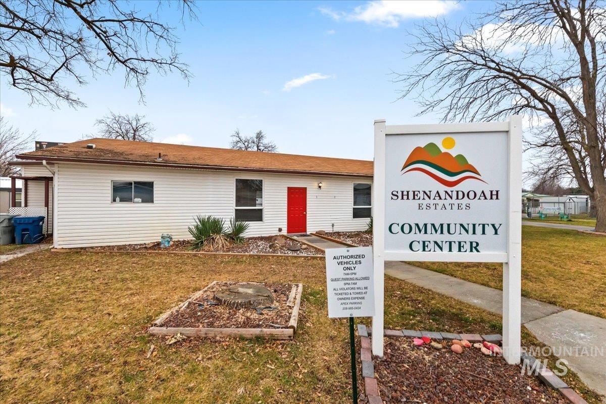 5692 N Confederate Lane, Boise, Idaho 83714, 3 Bedrooms, 2 Bathrooms, Residential For Sale, Price $195,000,MLS 98973059