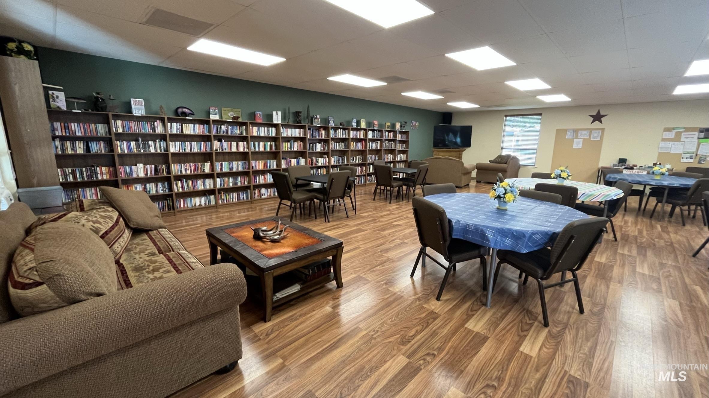 5692 N Confederate Lane, Boise, Idaho 83714, 3 Bedrooms, 2 Bathrooms, Residential For Sale, Price $195,000,MLS 98973059