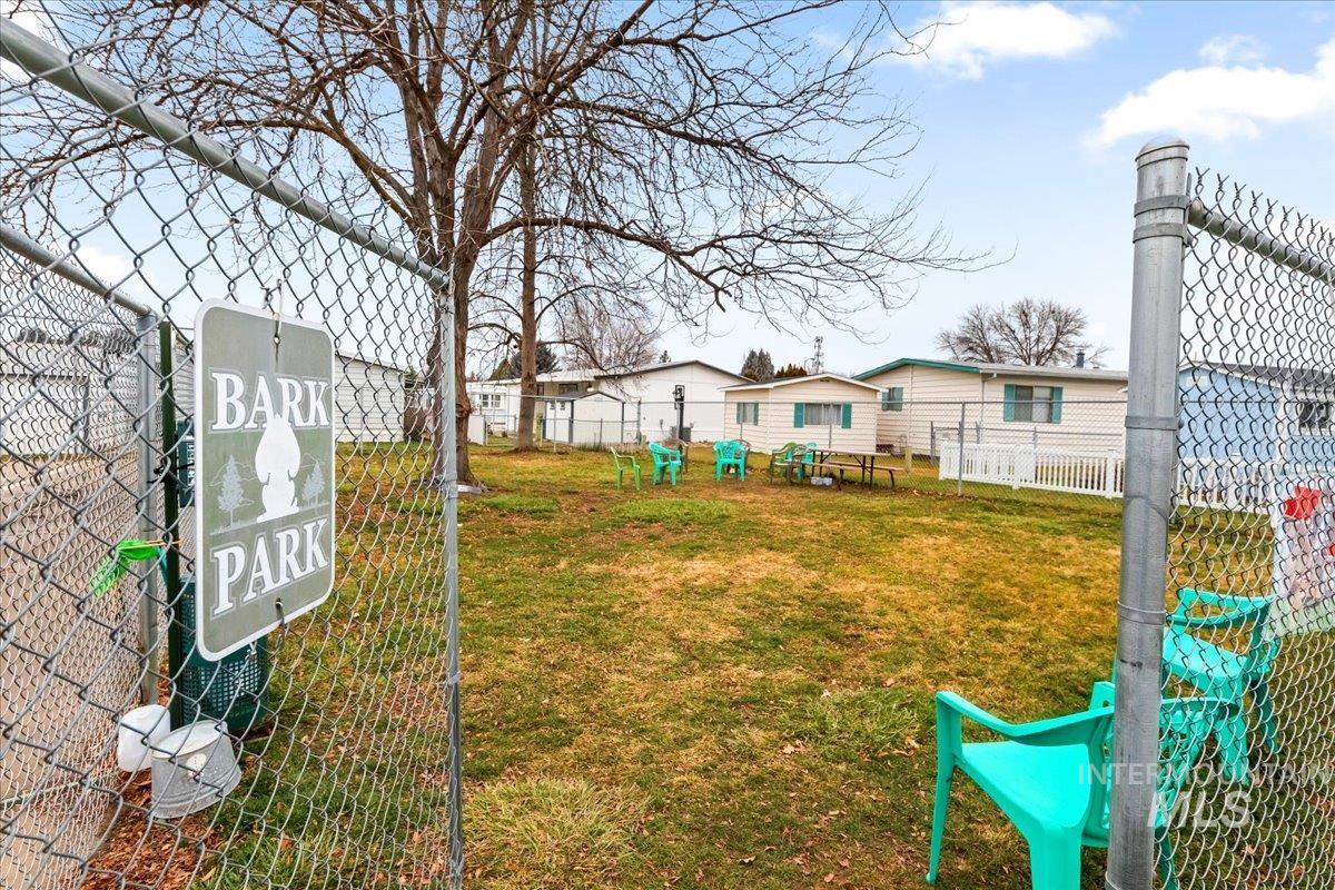 5692 N Confederate Lane, Boise, Idaho 83714, 3 Bedrooms, 2 Bathrooms, Residential For Sale, Price $195,000,MLS 98973059