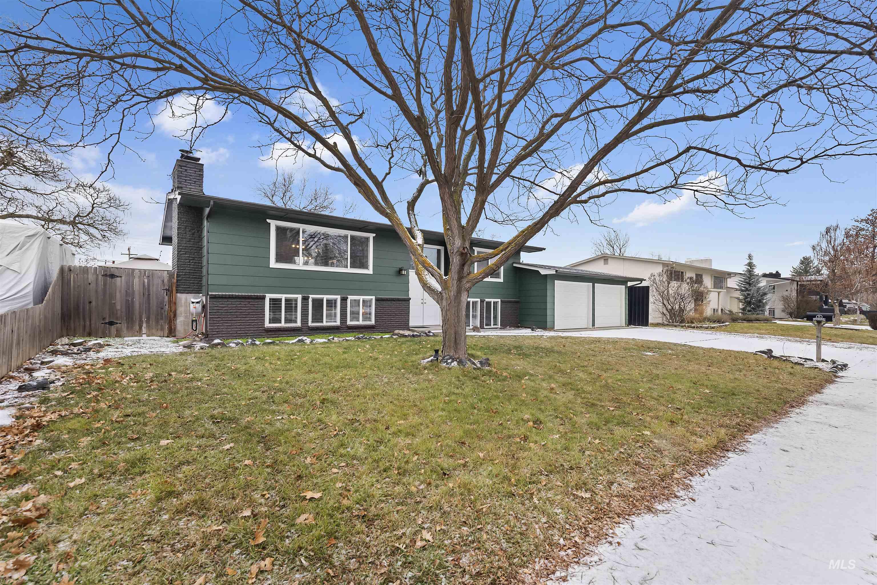 8211 W Brynwood Dr, Boise, Idaho 83704, 4 Bedrooms, 2 Bathrooms, Residential For Sale, Price $450,000,MLS 98973060