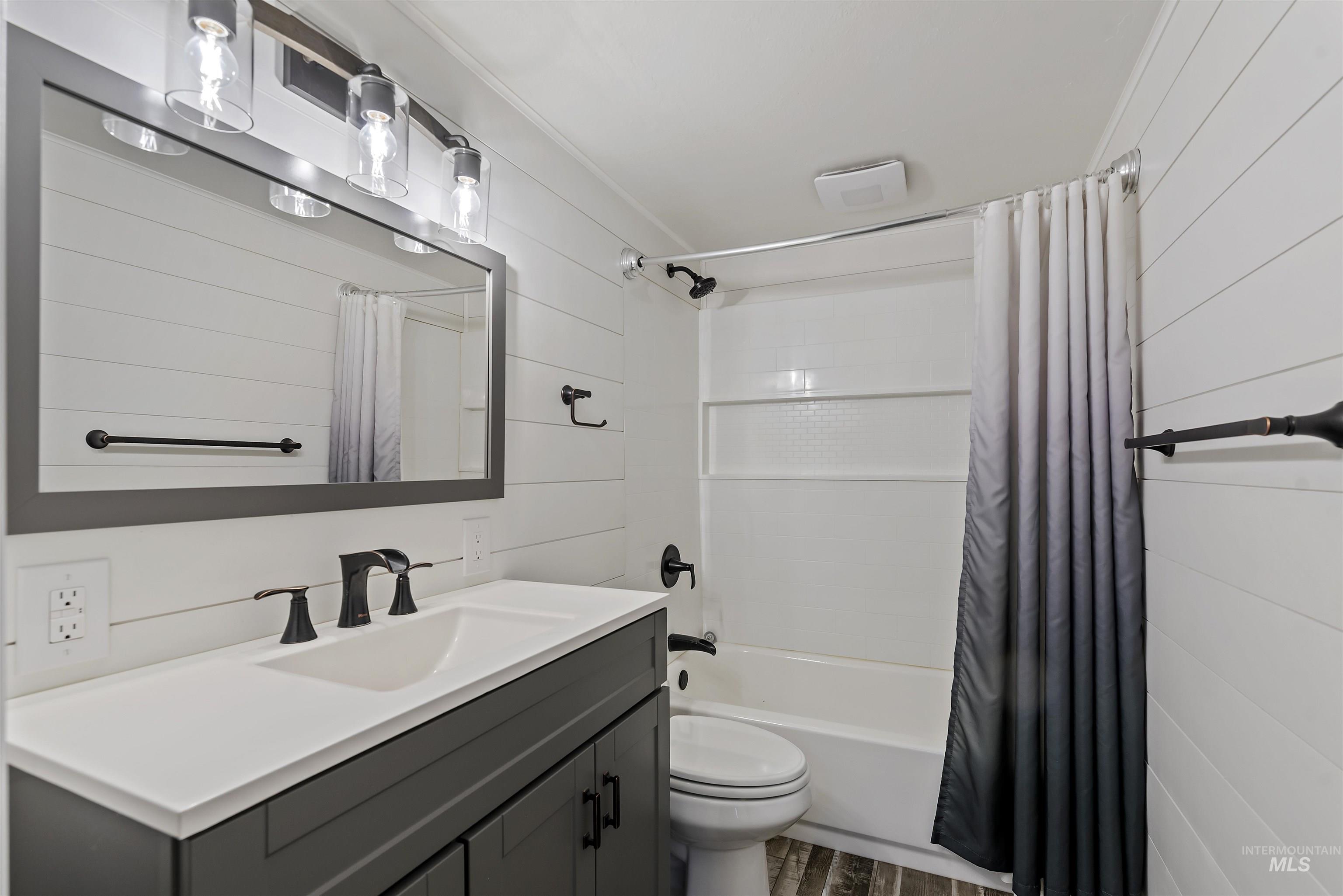 8211 W Brynwood Dr, Boise, Idaho 83704, 4 Bedrooms, 2 Bathrooms, Residential For Sale, Price $450,000,MLS 98973060