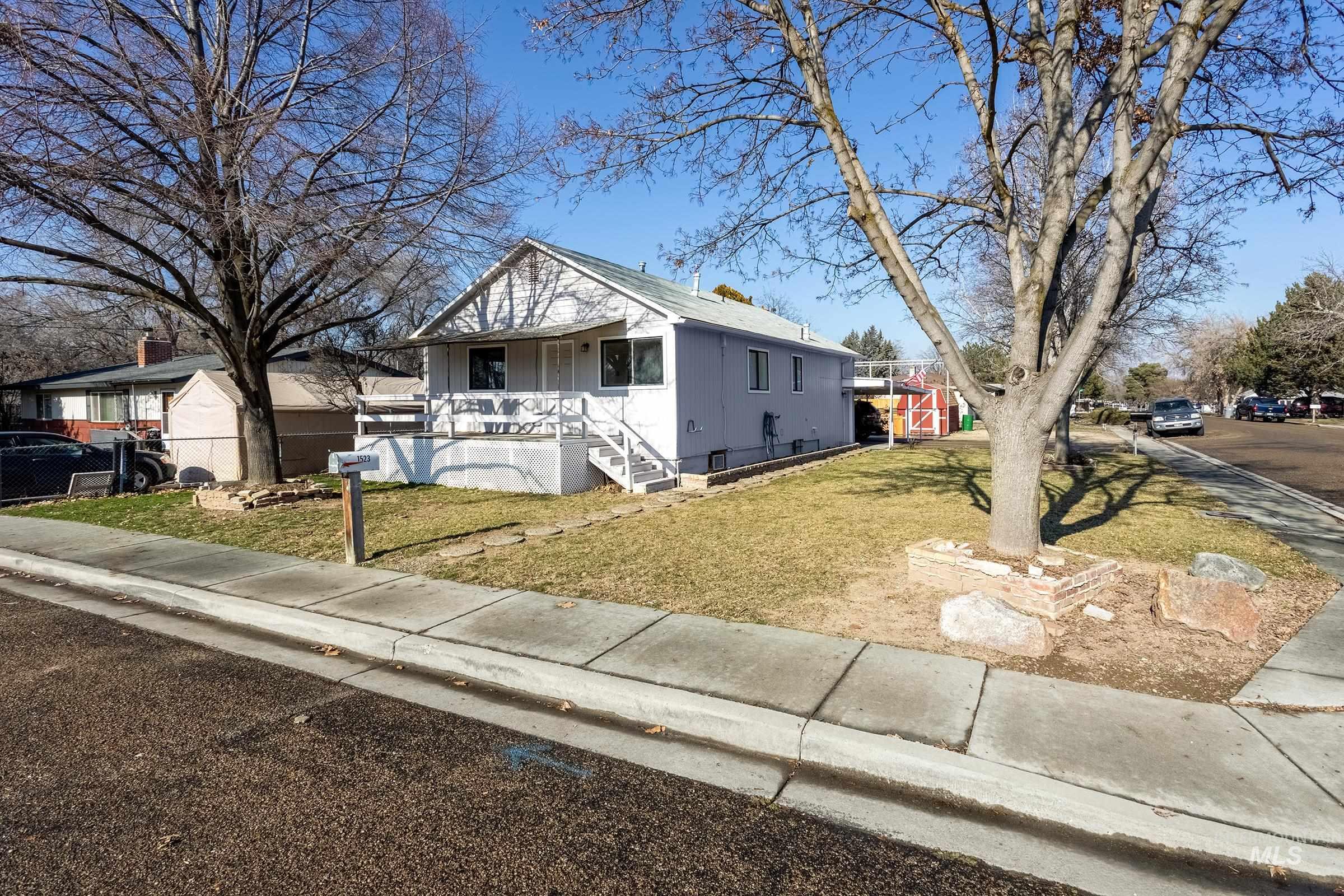 1523 Walnut St, Caldwell, Idaho 83605, 3 Bedrooms, 2 Bathrooms, Residential Income For Sale, Price $415,000,MLS 98973064