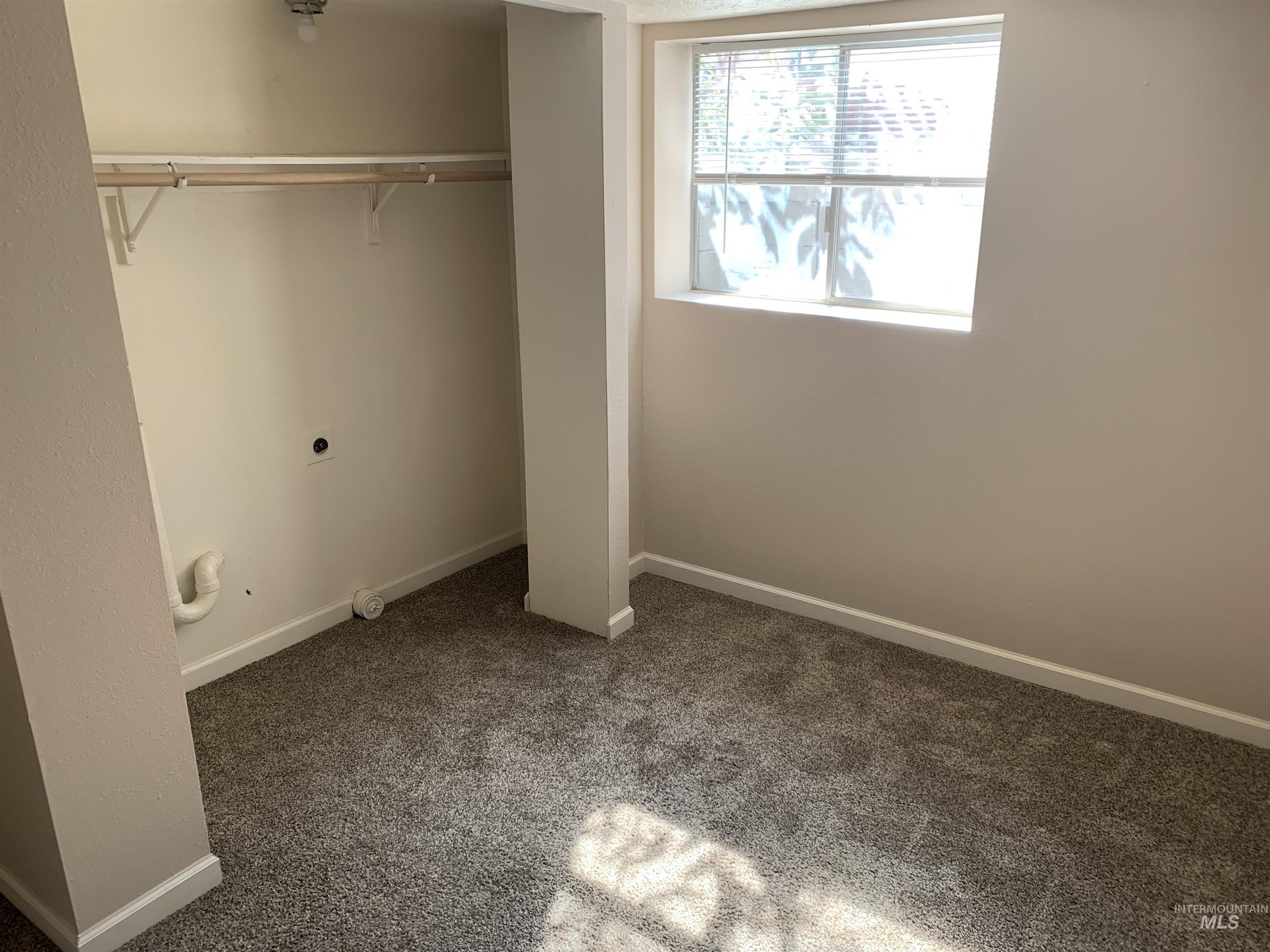 1523 Walnut St, Caldwell, Idaho 83605, 3 Bedrooms, 2 Bathrooms, Residential Income For Sale, Price $425,000,MLS 98973064