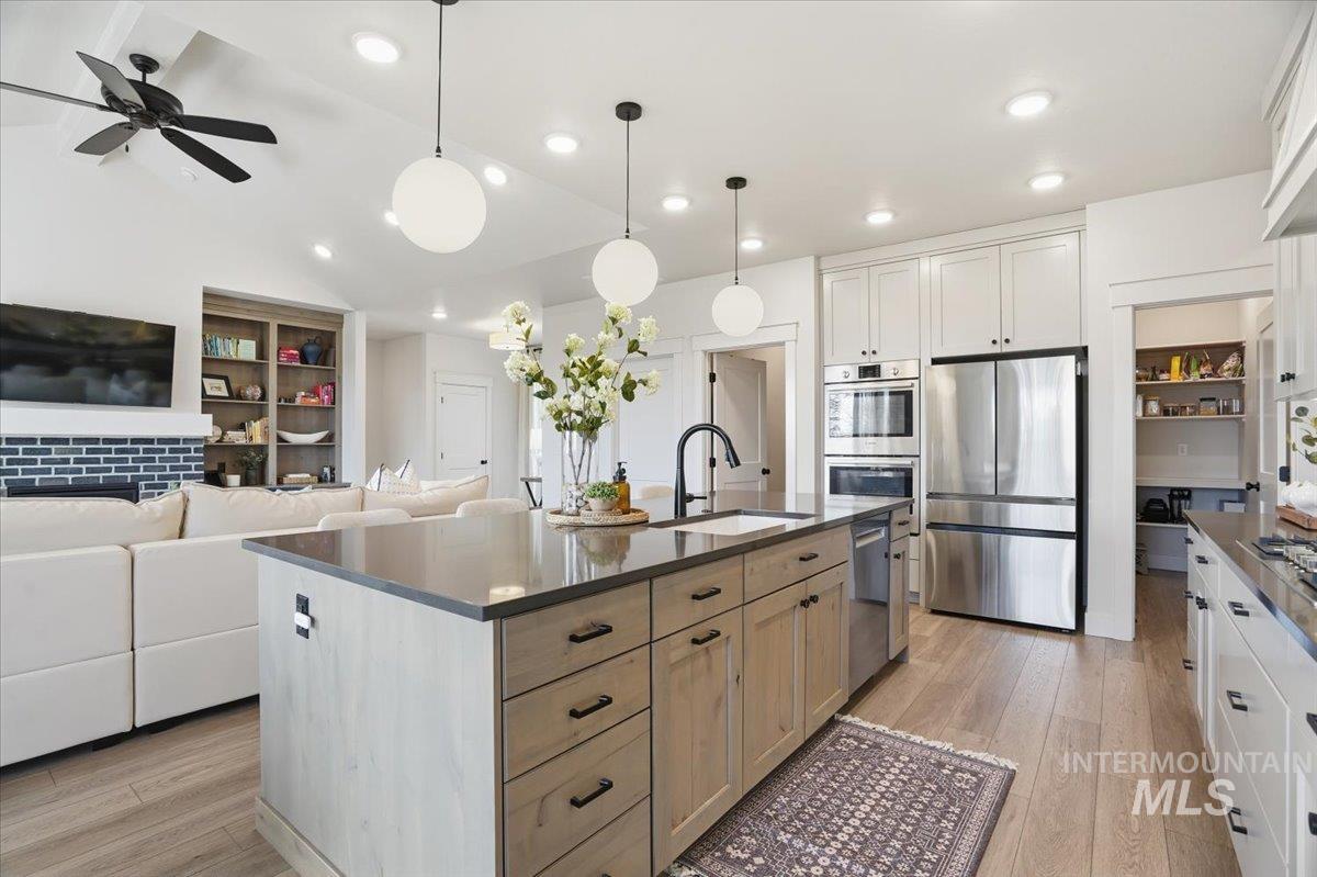 398 S Big Star Ln, Eagle, Idaho 83616, 3 Bedrooms, 2 Bathrooms, Residential For Sale, Price $599,000,MLS 98973068