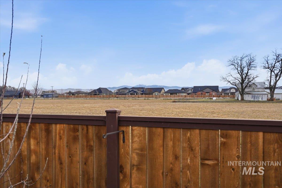 398 S Big Star Ln, Eagle, Idaho 83616, 3 Bedrooms, 2 Bathrooms, Residential For Sale, Price $599,000,MLS 98973068