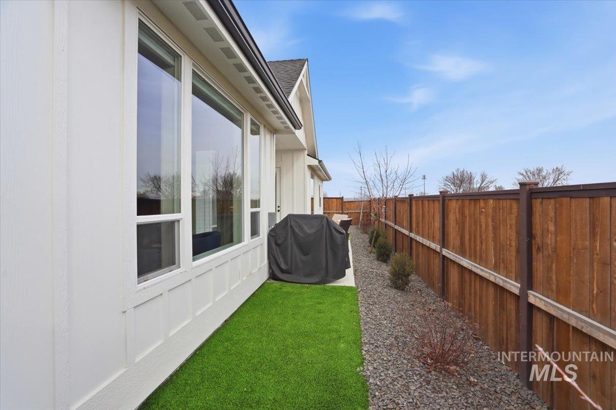 398 S Big Star Ln, Eagle, Idaho 83616, 3 Bedrooms, 2 Bathrooms, Residential For Sale, Price $599,000,MLS 98973068