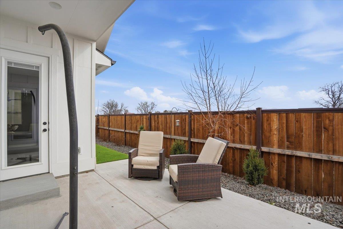 398 S Big Star Ln, Eagle, Idaho 83616, 3 Bedrooms, 2 Bathrooms, Residential For Sale, Price $599,000,MLS 98973068