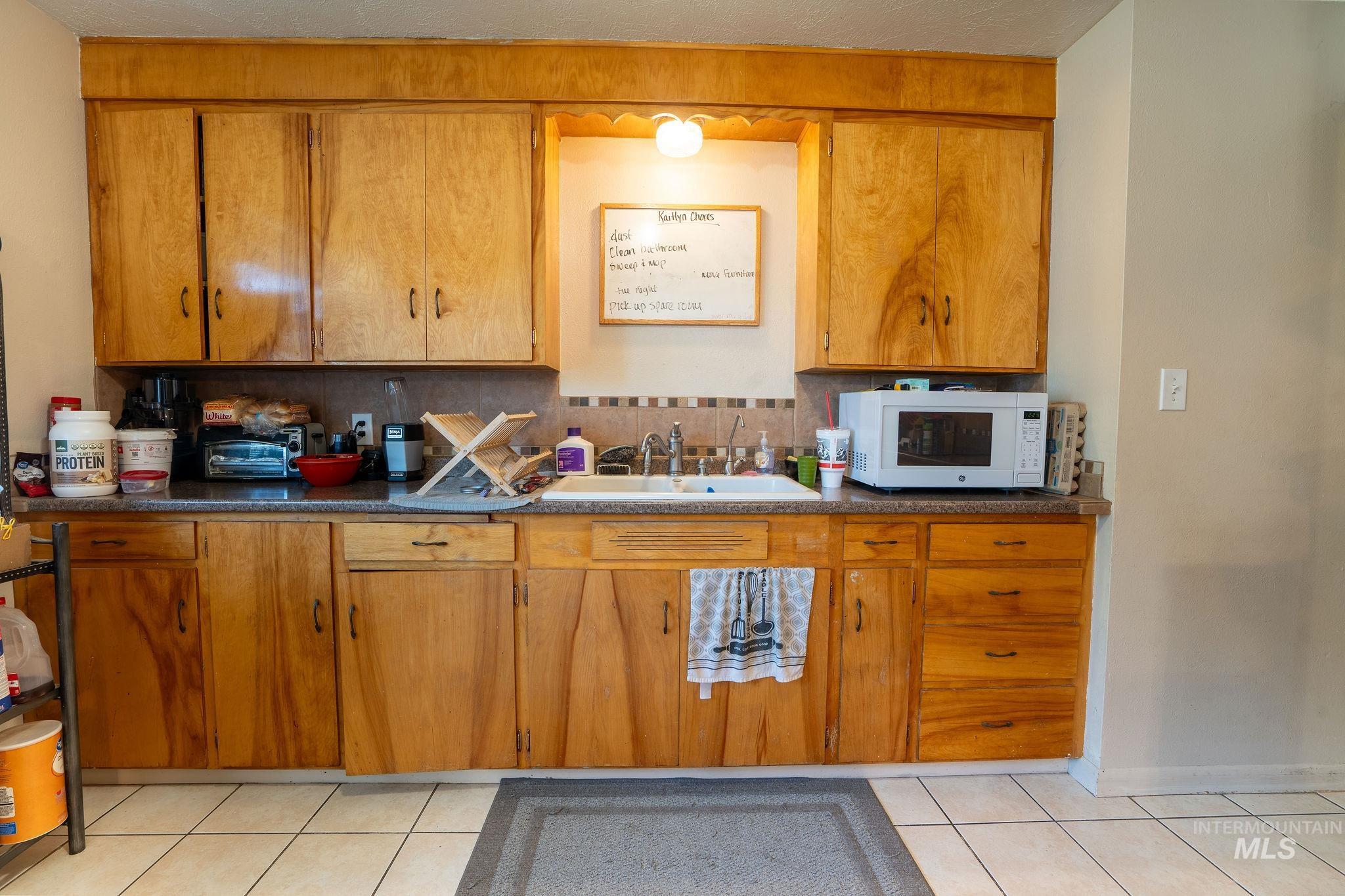 3121 & 3125 College Ave, Caldwell, Idaho 83605, 3 Bedrooms, 1 Bathroom, Residential Income For Sale, Price $415,000,MLS 98973069