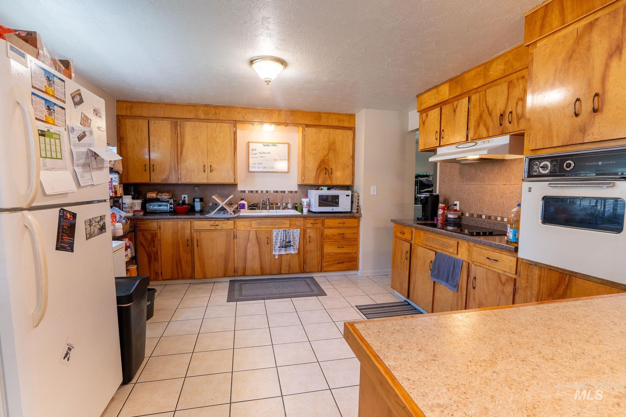 3121 & 3125 College Ave, Caldwell, Idaho 83605, 3 Bedrooms, 1 Bathroom, Residential Income For Sale, Price $415,000,MLS 98973069