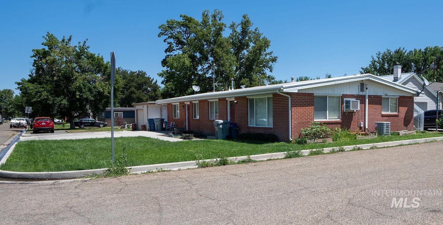 3121 & 3125 College Ave, Caldwell, Idaho 83605, 3 Bedrooms, 1 Bathroom, Residential Income For Sale, Price $415,000,MLS 98973069