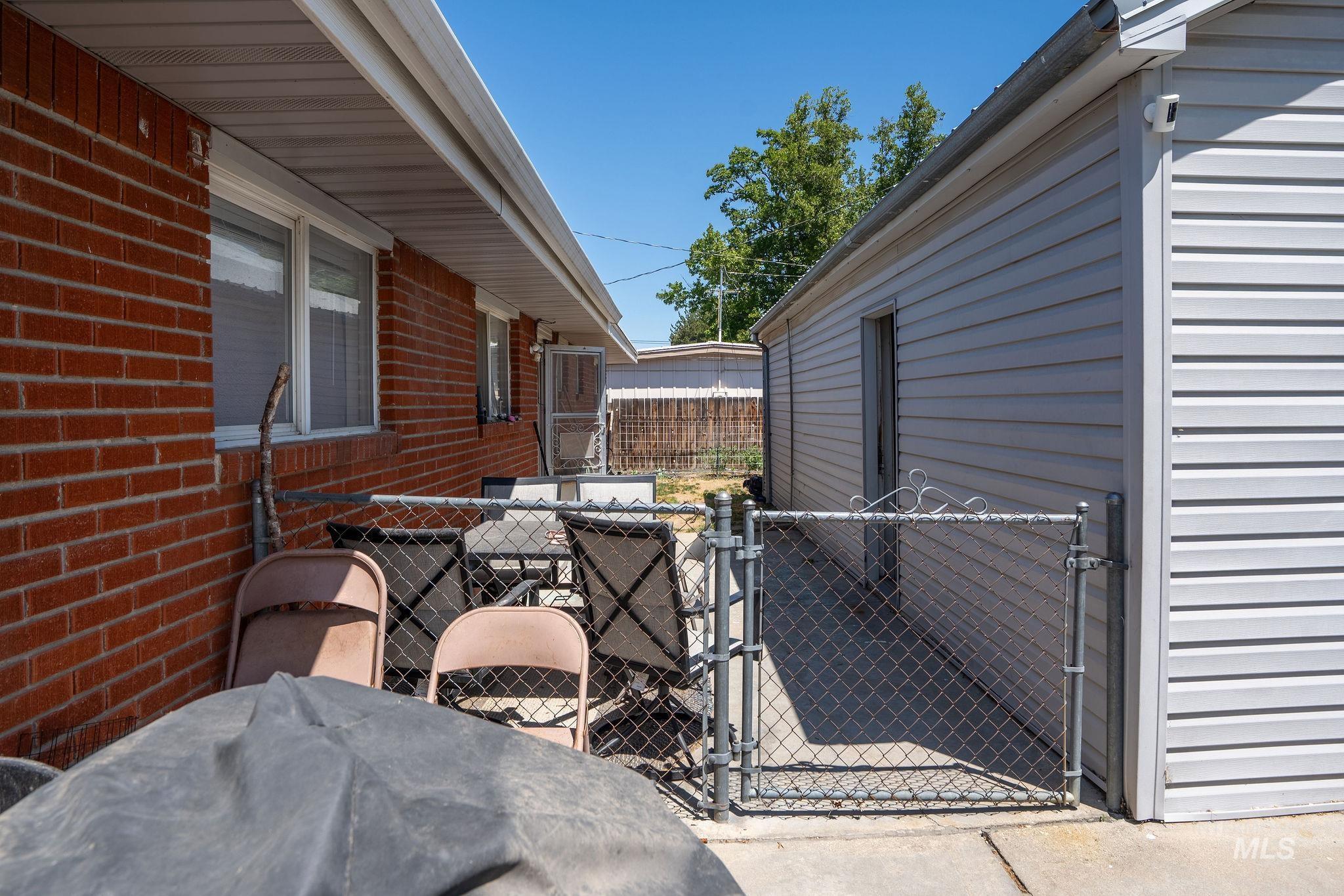 3121 & 3125 College Ave, Caldwell, Idaho 83605, 3 Bedrooms, 1 Bathroom, Residential Income For Sale, Price $415,000,MLS 98973069