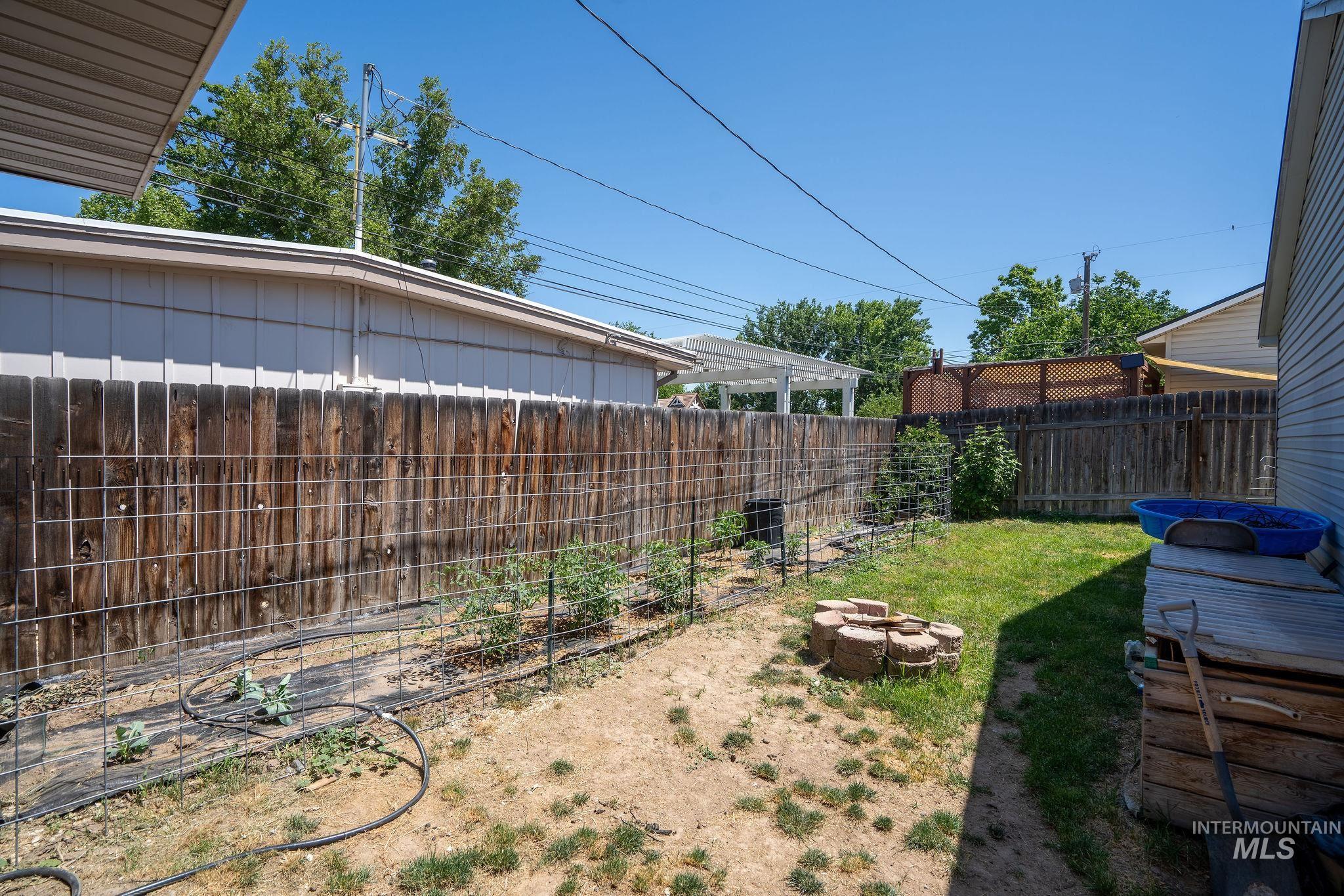 3121 & 3125 College Ave, Caldwell, Idaho 83605, 3 Bedrooms, 1 Bathroom, Residential Income For Sale, Price $415,000,MLS 98973069