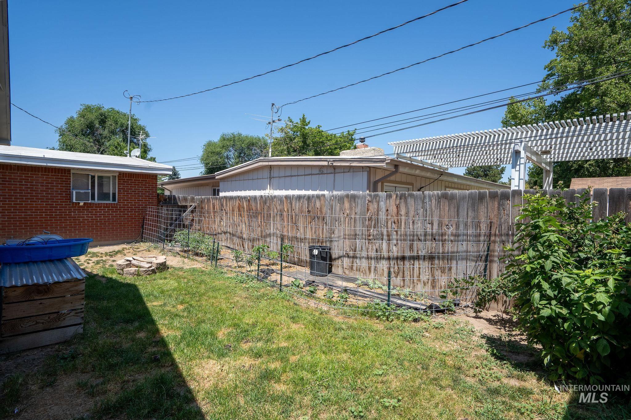 3121 & 3125 College Ave, Caldwell, Idaho 83605, 3 Bedrooms, 1 Bathroom, Residential Income For Sale, Price $415,000,MLS 98973069