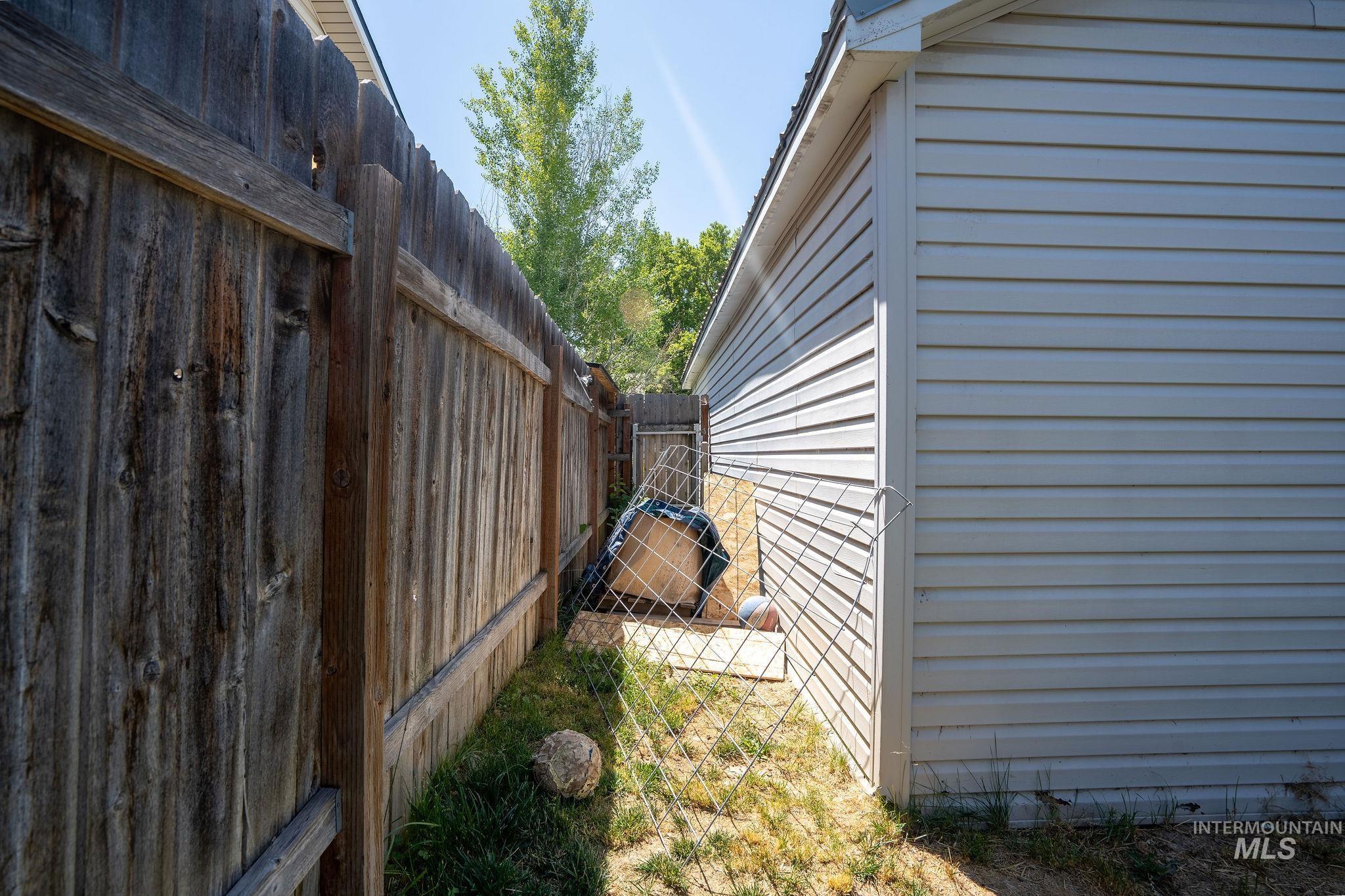 3121 & 3125 College Ave, Caldwell, Idaho 83605, 3 Bedrooms, 1 Bathroom, Residential Income For Sale, Price $415,000,MLS 98973069