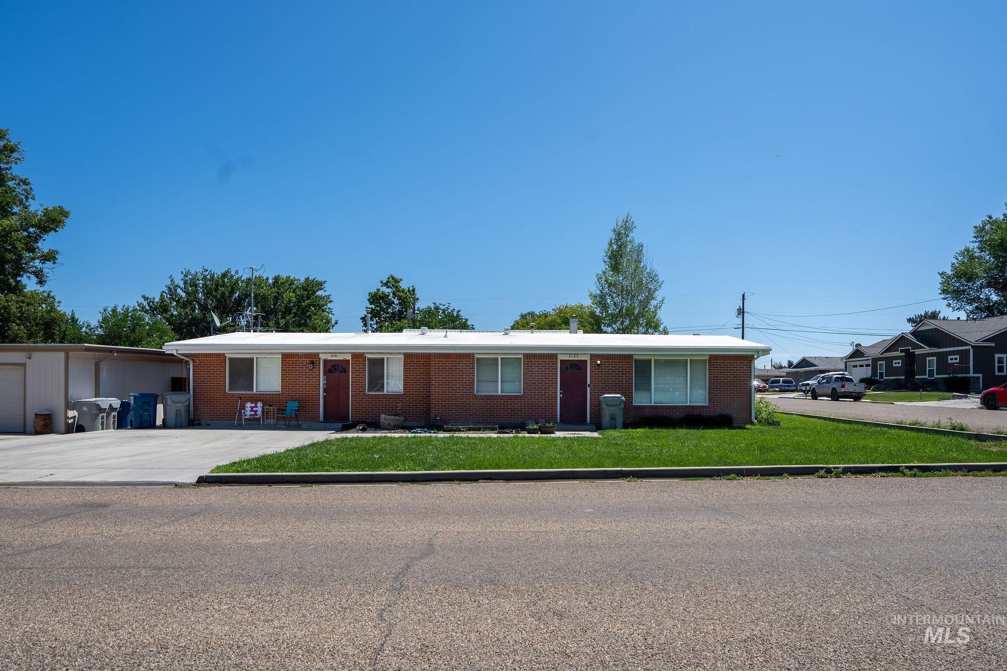 3121 & 3125 College Ave, Caldwell, Idaho 83605, 3 Bedrooms, 1 Bathroom, Residential Income For Sale, Price $415,000,MLS 98973069