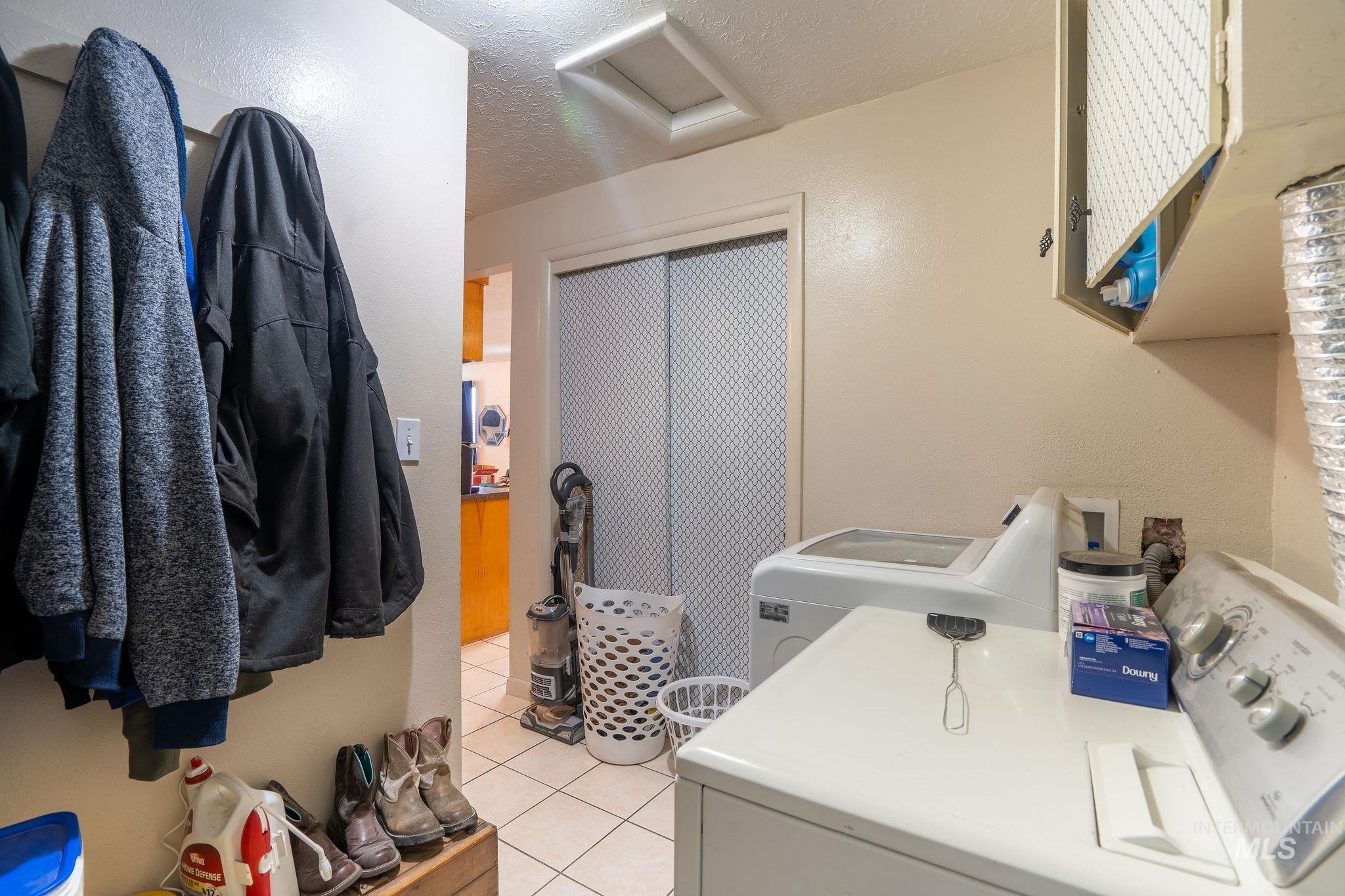 3121 & 3125 College Ave, Caldwell, Idaho 83605, 3 Bedrooms, 1 Bathroom, Residential Income For Sale, Price $415,000,MLS 98973069