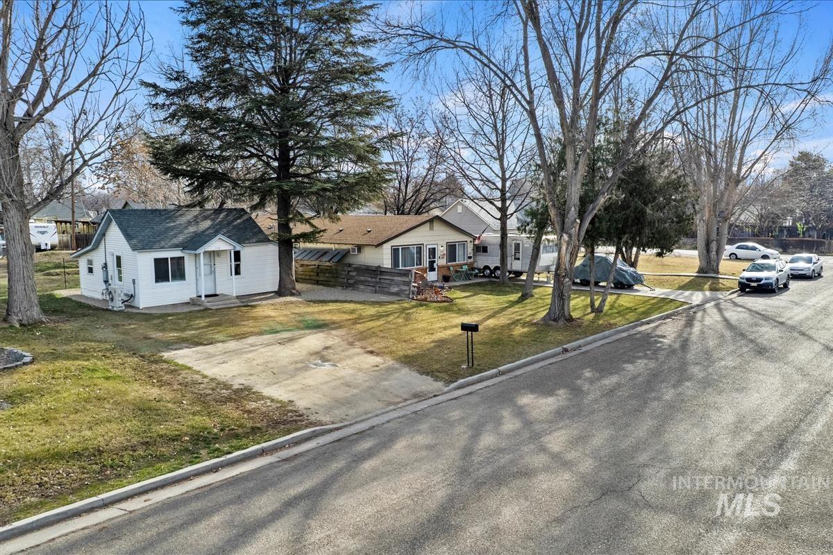 116 Maple St, Nampa, Idaho 83686-5026, 1 Bedroom, 1 Bathroom, Residential For Sale, Price $239,900,MLS 98973072