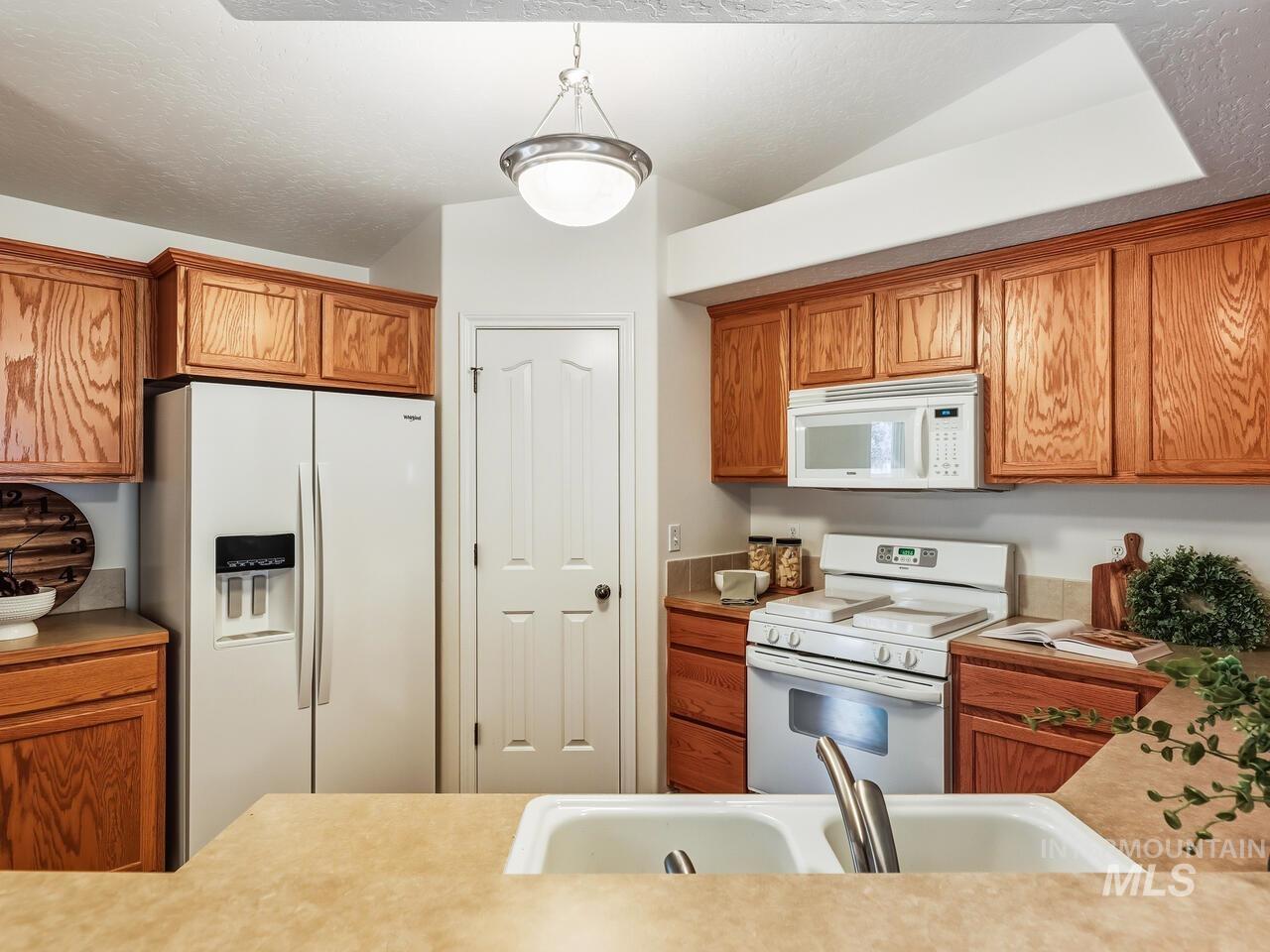 16935 N Thurgood Loop, Nampa, Idaho 83687, 3 Bedrooms, 2 Bathrooms, Residential For Sale, Price $370,000,MLS 98973074