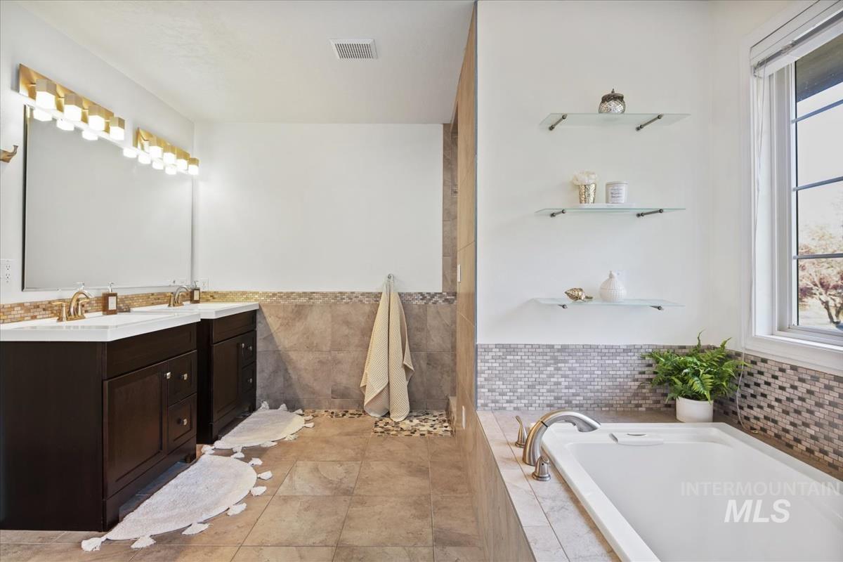 1712 E Myrtle Beach Ct, Eagle, Idaho 83616, 4 Bedrooms, 2.5 Bathrooms, Residential For Sale, Price $700,000, 98973084