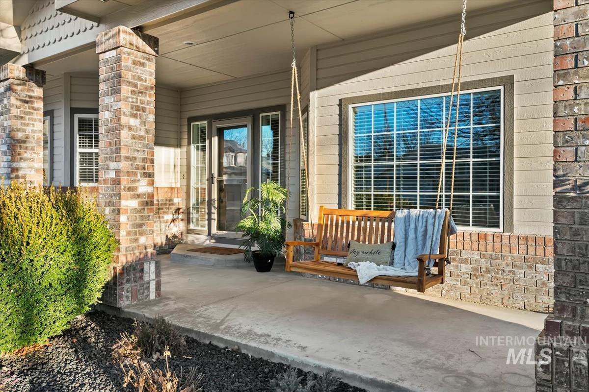 1712 E Myrtle Beach Ct, Eagle, Idaho 83616, 4 Bedrooms, 2.5 Bathrooms, Residential For Sale, Price $700,000, 98973084