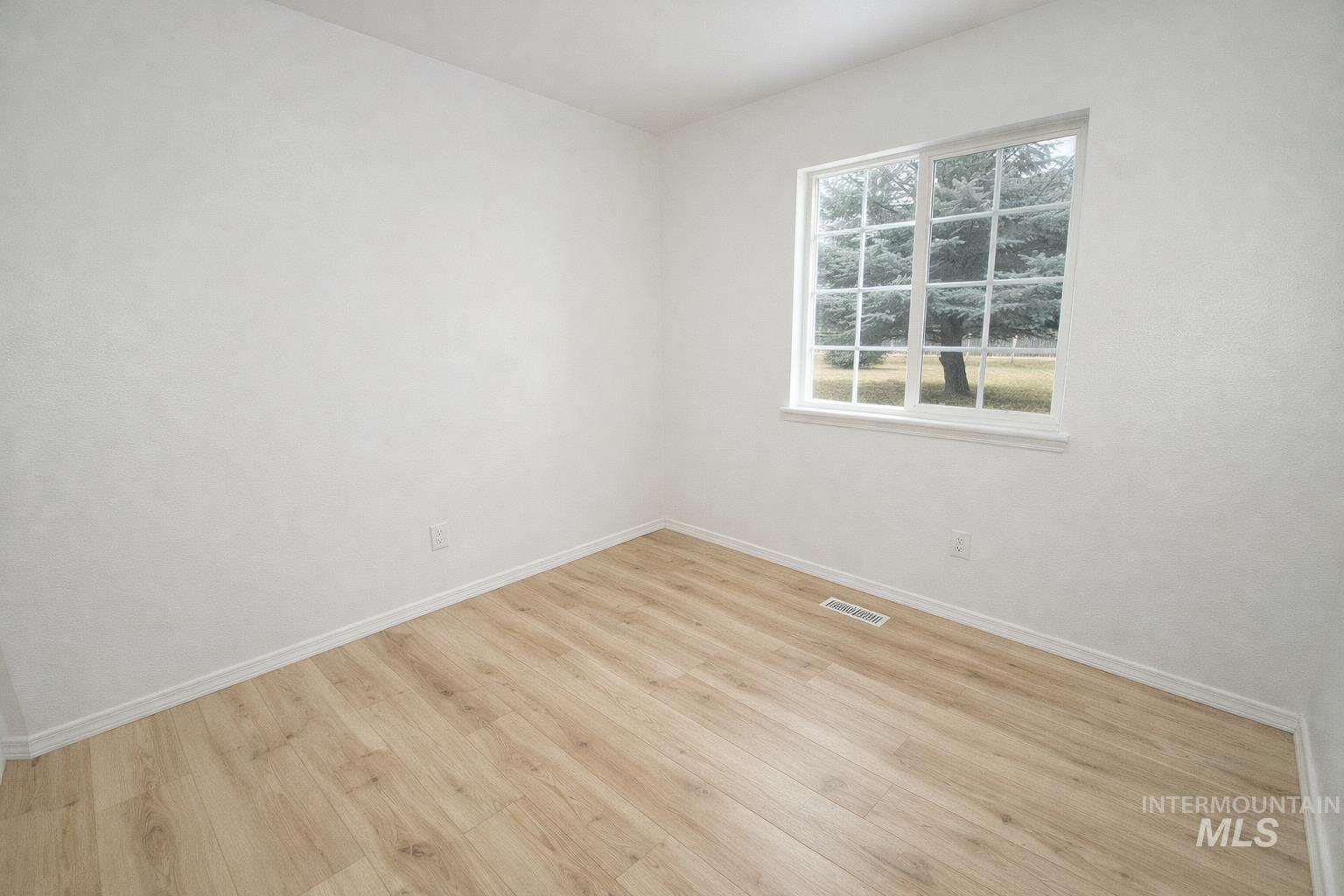 4415 S Silverwood Pl., Boise, Idaho 83716, 3 Bedrooms, 2 Bathrooms, Residential For Sale, Price $469,900,MLS 98973087