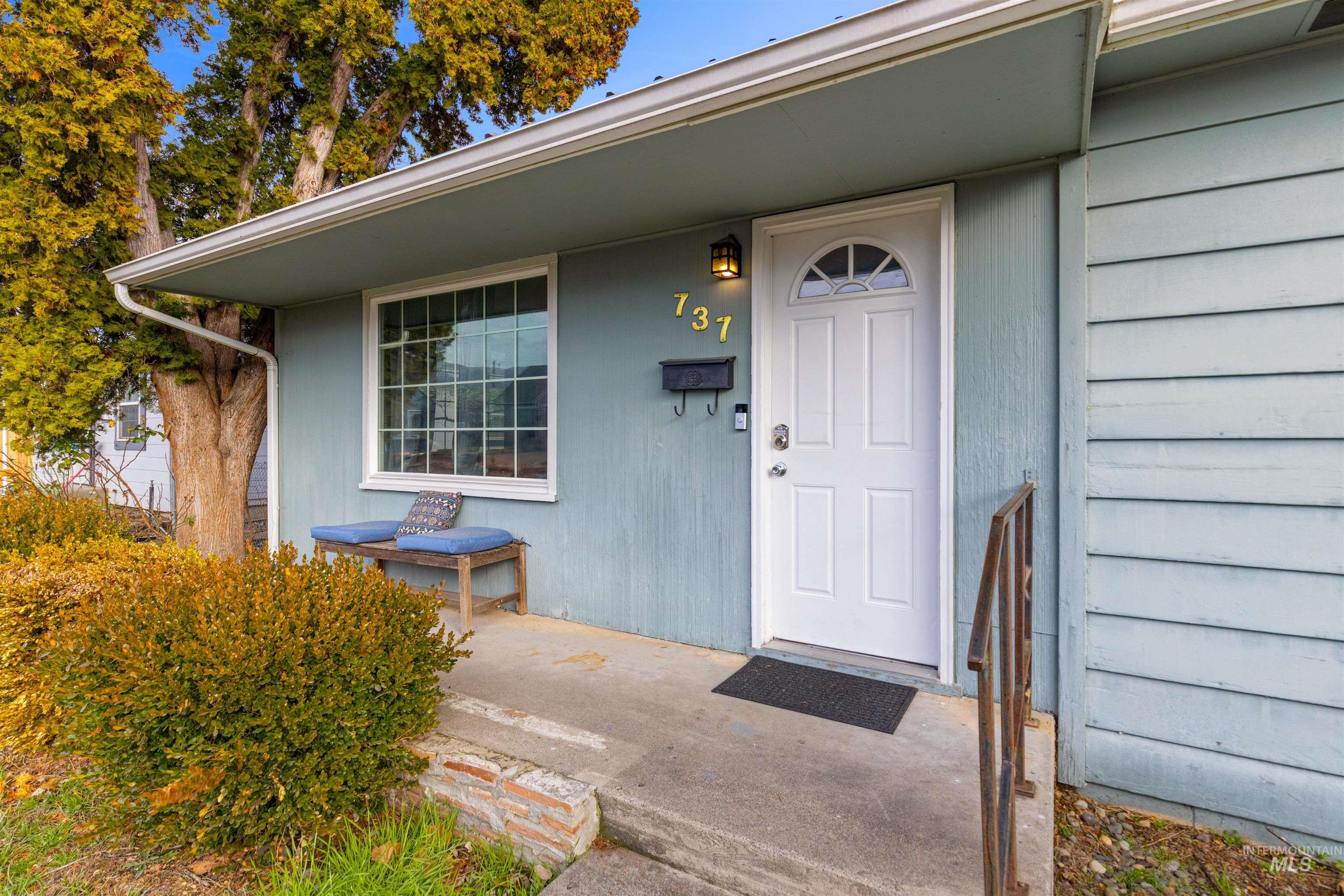 737 4th Street, Clarkston, Washington 99403, 2 Bedrooms, 1 Bathroom, Residential For Sale, Price $249,900,MLS 98973089