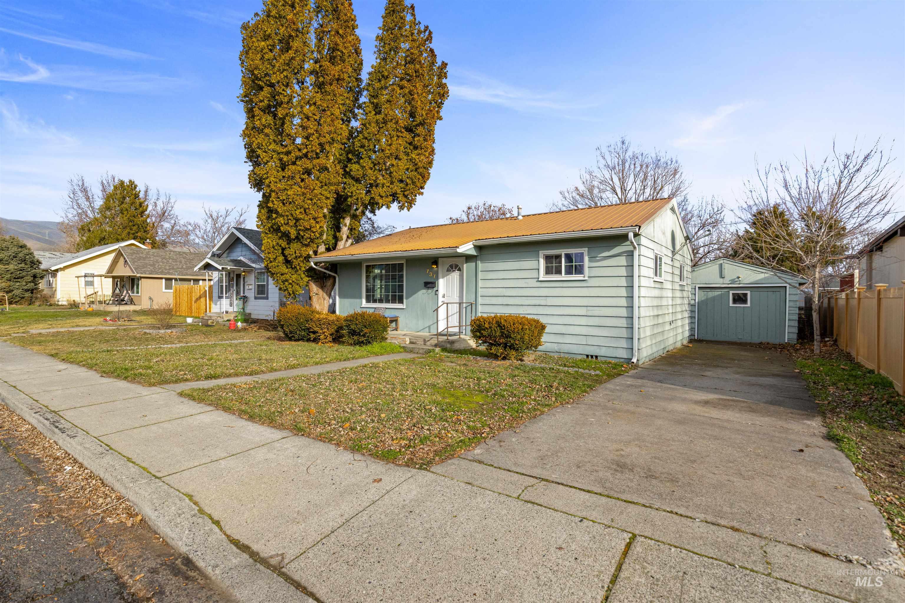 737 4th Street, Clarkston, Washington 99403, 2 Bedrooms, 1 Bathroom, Residential For Sale, Price $249,900,MLS 98973089