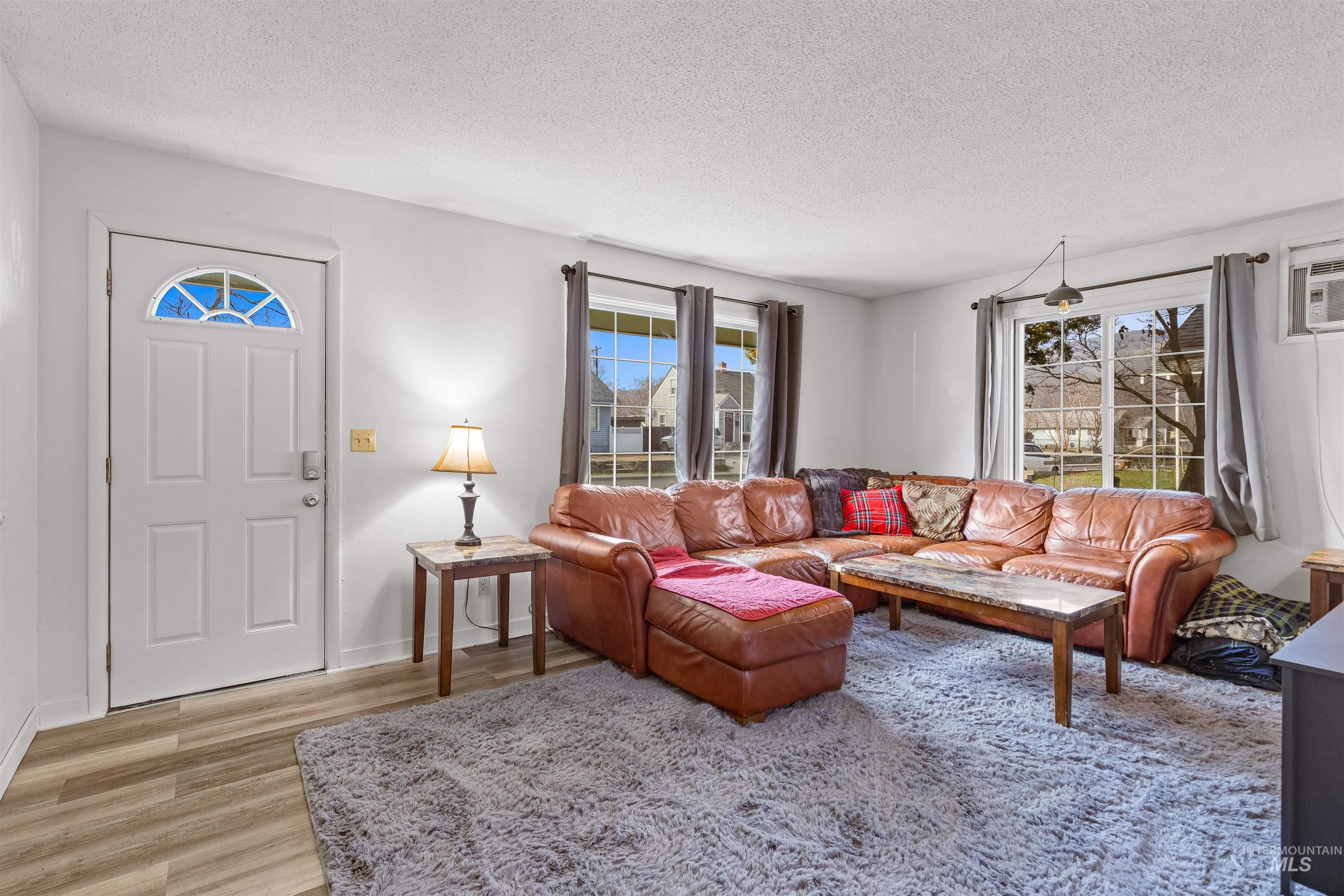 737 4th Street, Clarkston, Washington 99403, 2 Bedrooms, 1 Bathroom, Residential For Sale, Price $249,900,MLS 98973089