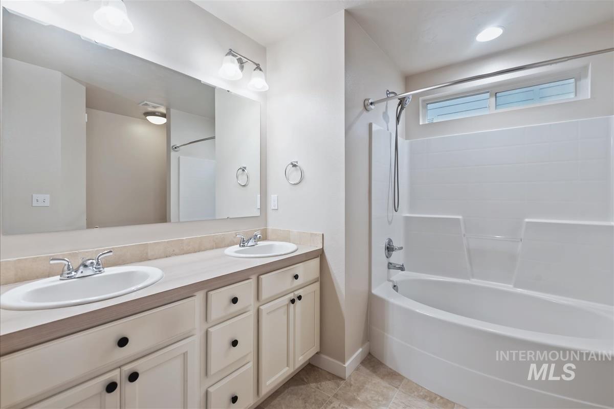 13576 Cocoa Beach St, Caldwell, Idaho 83607, 4 Bedrooms, 3 Bathrooms, Residential For Sale, Price $419,000,MLS 98973091